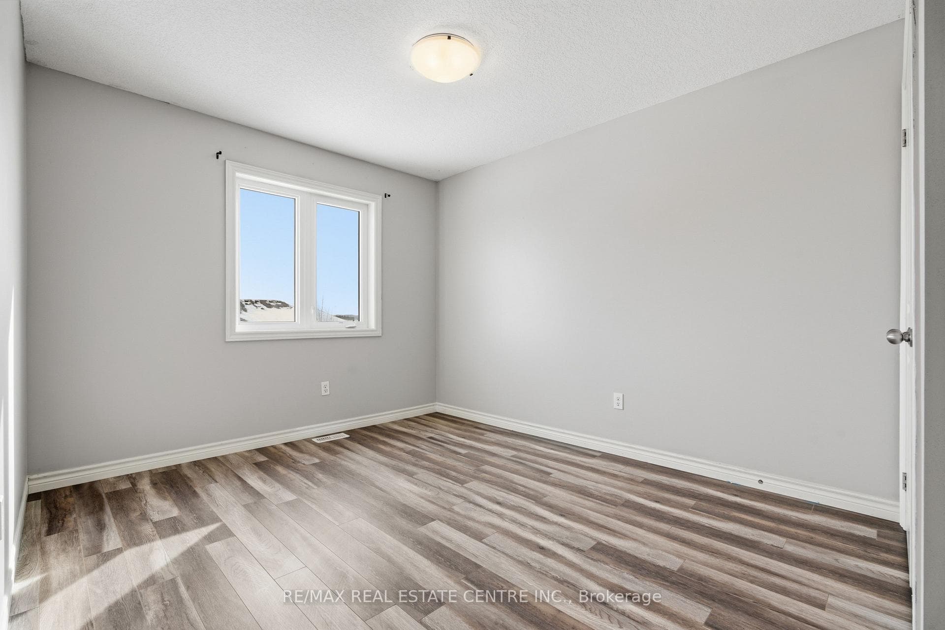 120 Links Crescent photo 19