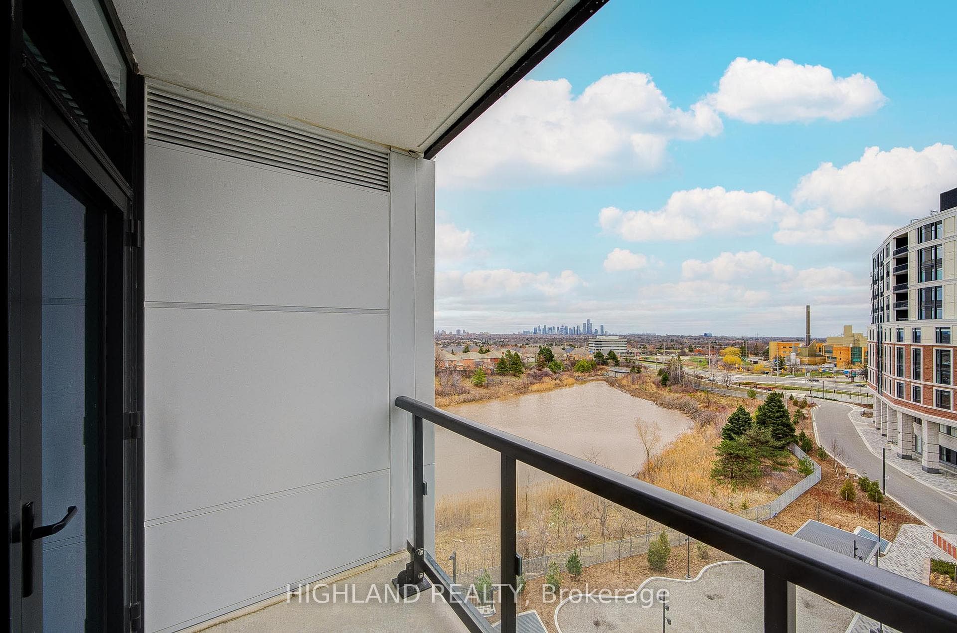 2495 Eglinton Avenue Unit 616 photo 30
