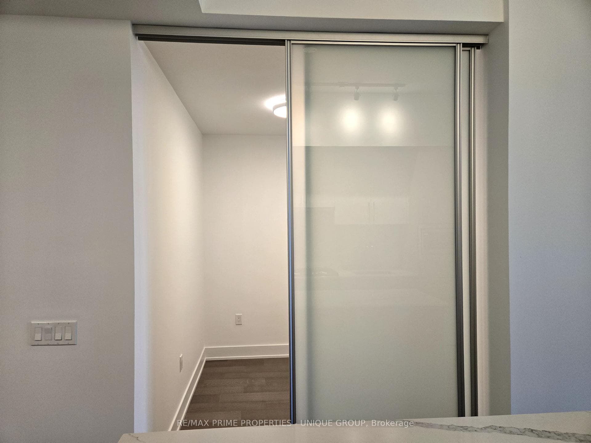 8 Manor Road Unit 806 photo 4