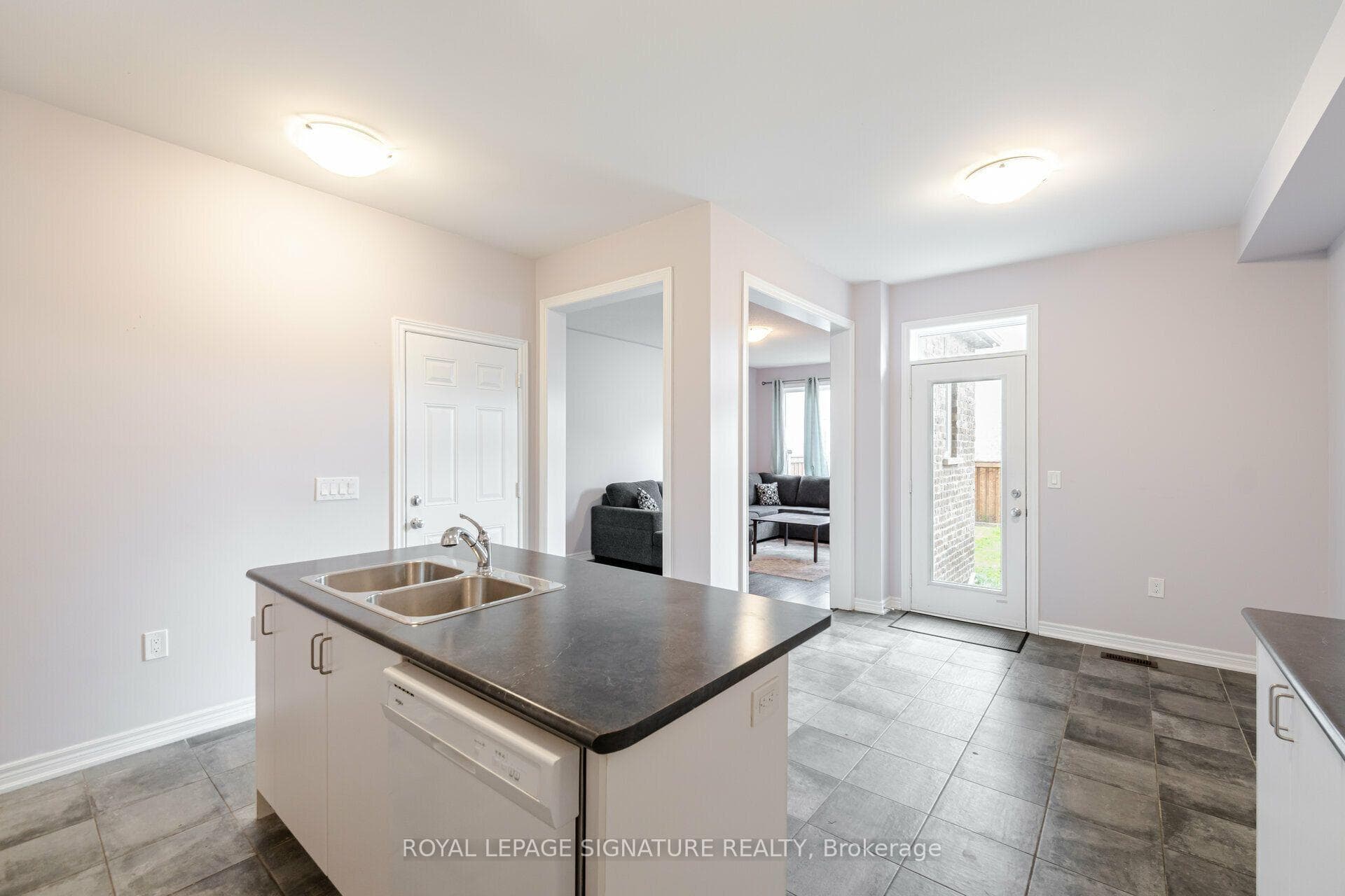 159 Bronson Terrace photo 10