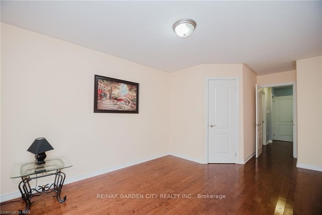 72 Bridgewater Court photo 22