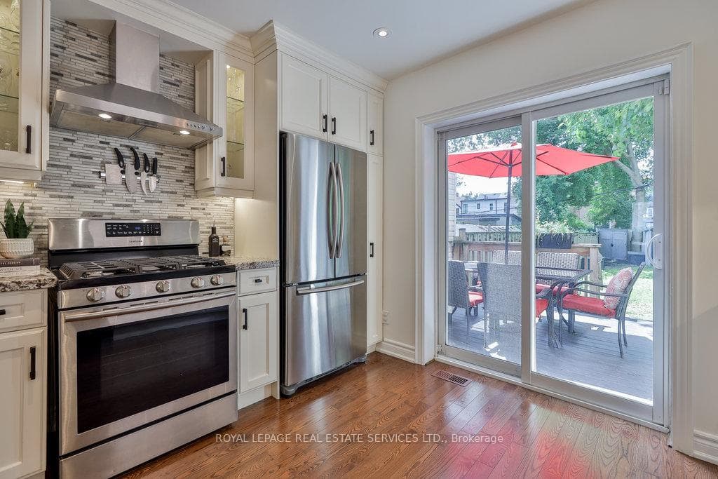 124 Coxwell Avenue photo 13