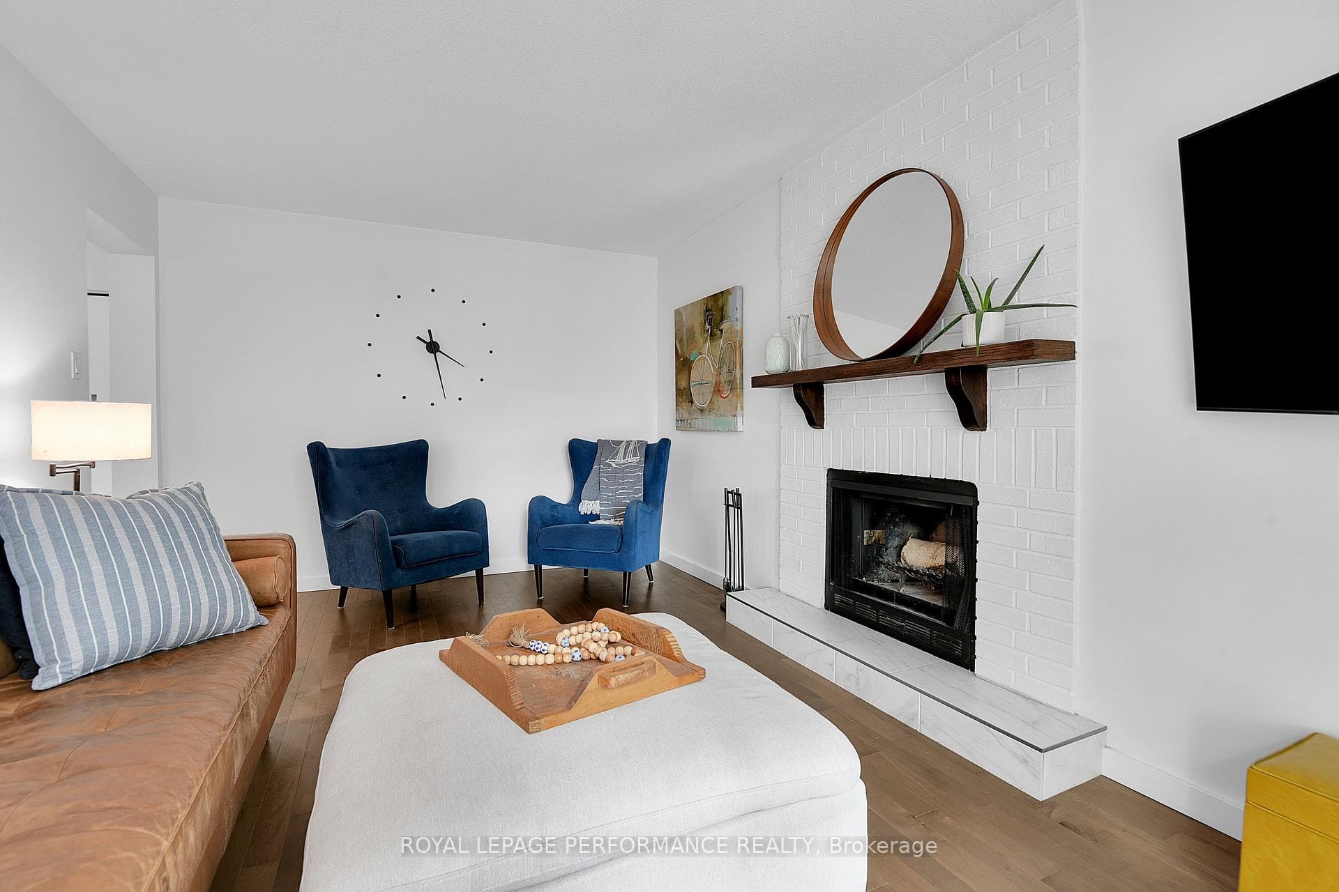 69 Hawk Crescent photo 8