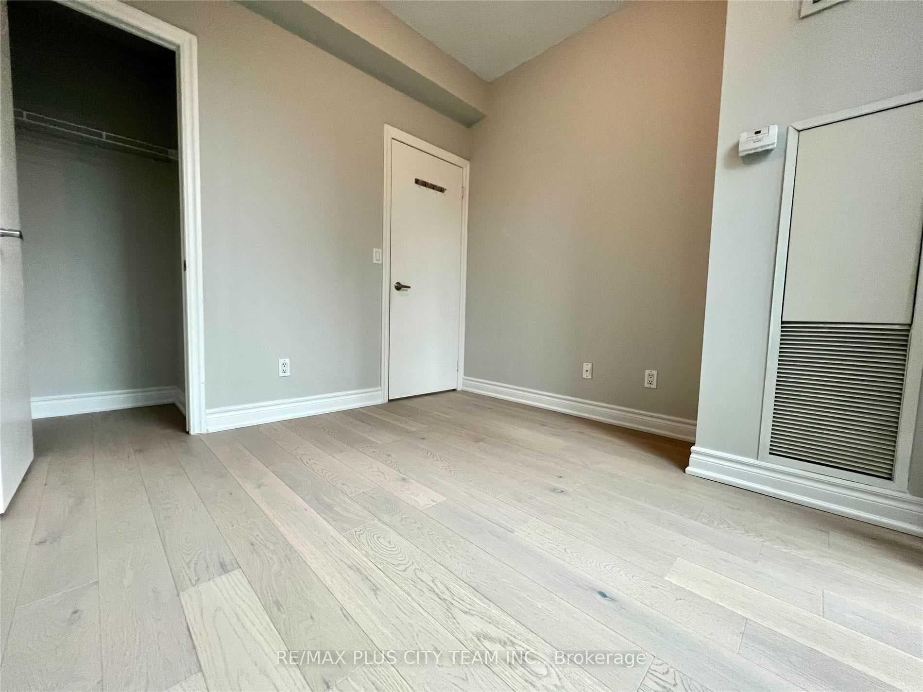 12 Yonge Street Unit 402 photo 4