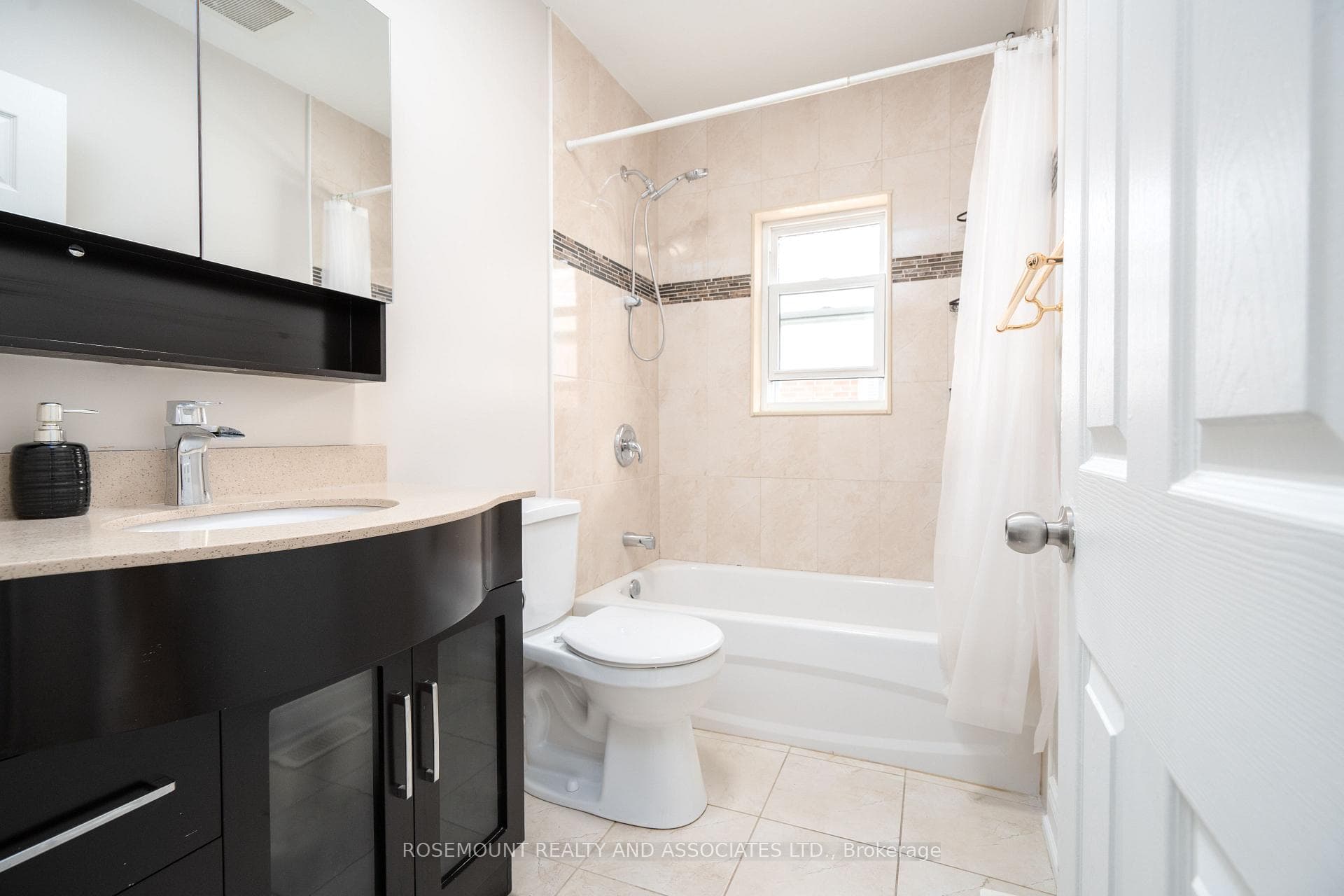 32 Maywood Park Unit UPPER photo 18