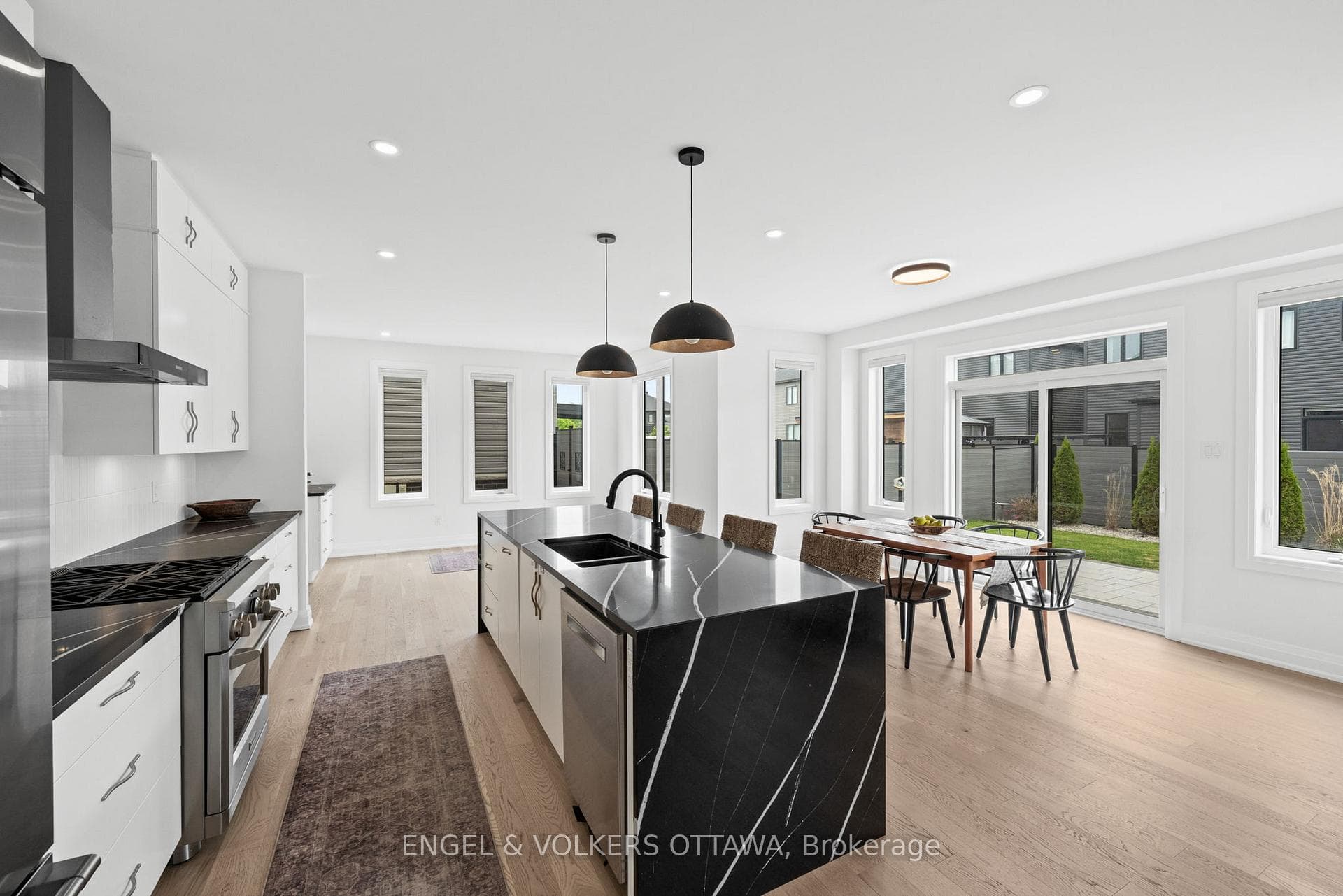 581 Bridgeport Avenue photo 13