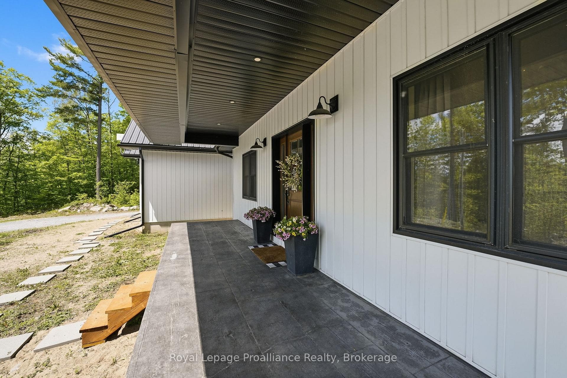 293 Douglas Road photo 6