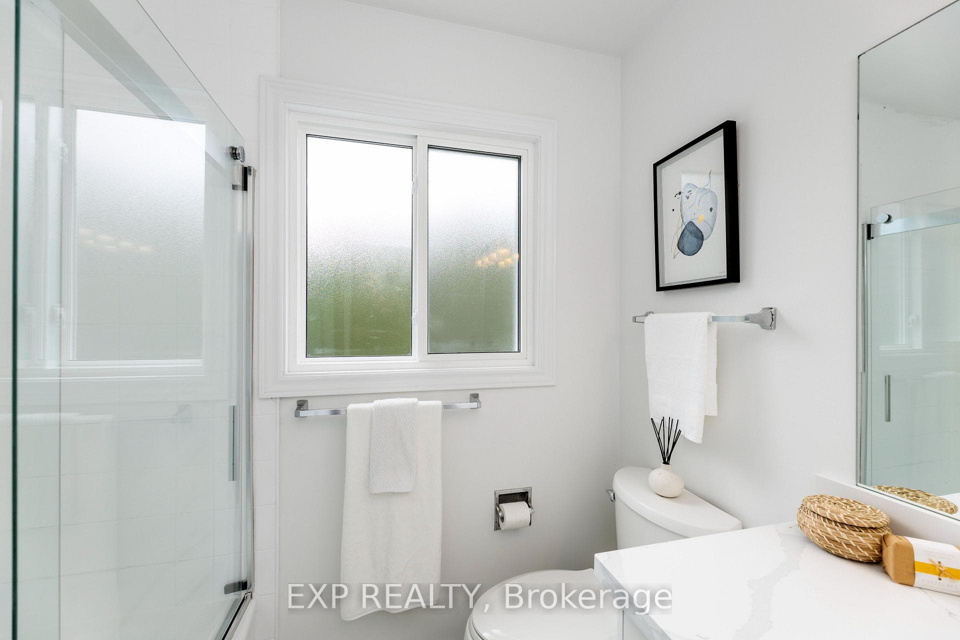 Upper Level 4 pc Bathroom