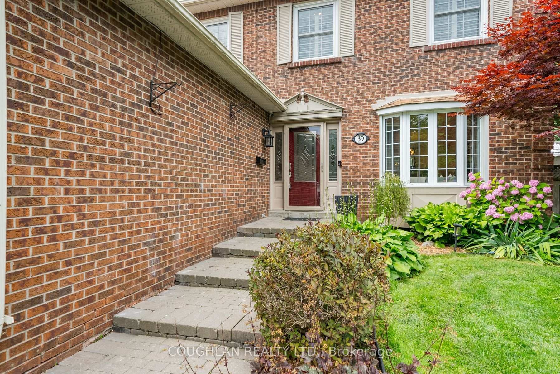 39 Colette Drive photo 3