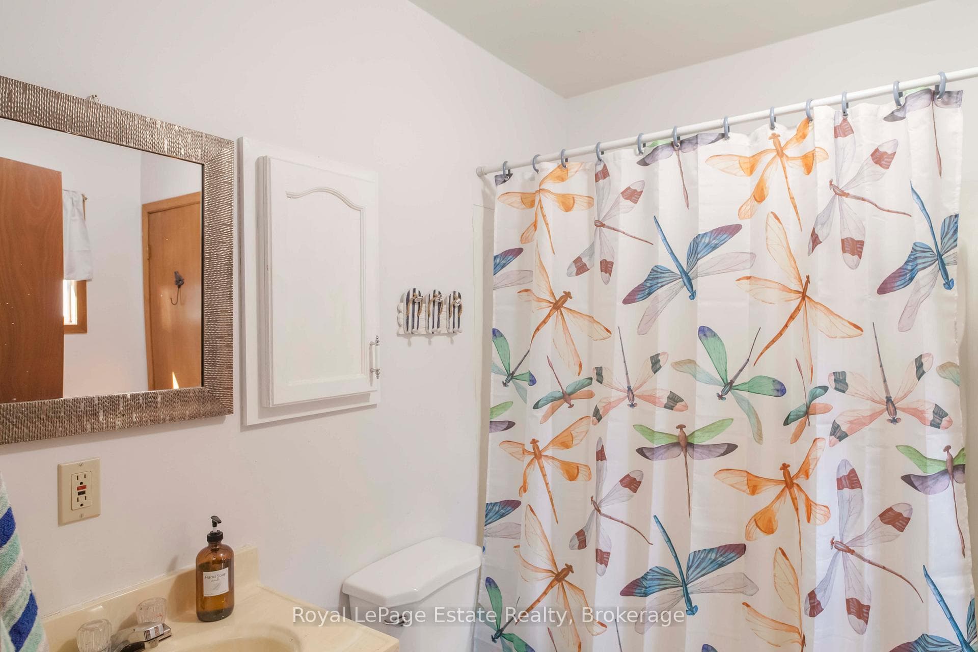 49 Thompson Avenue photo 15