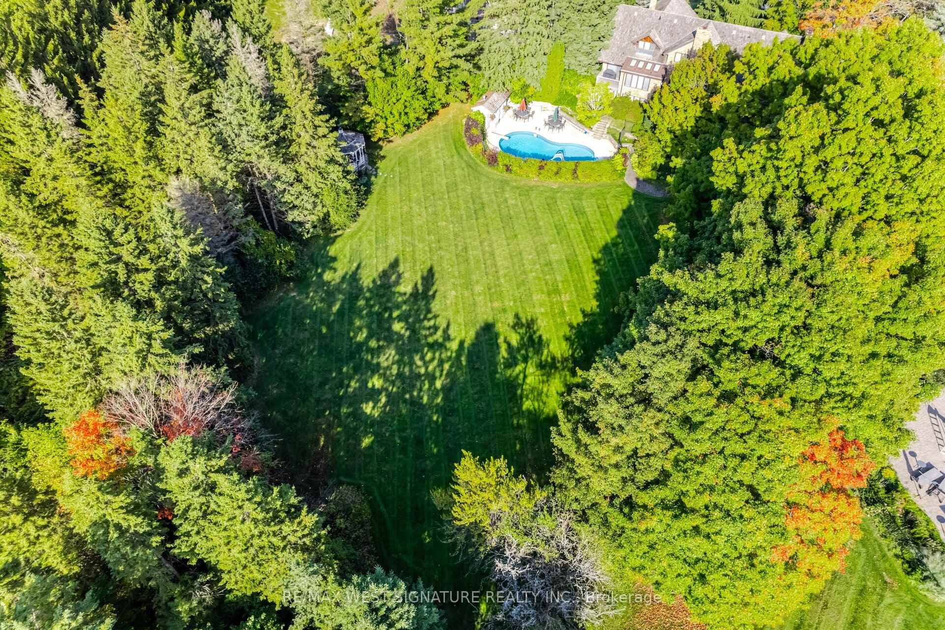 126 Curtis Crescent photo 42