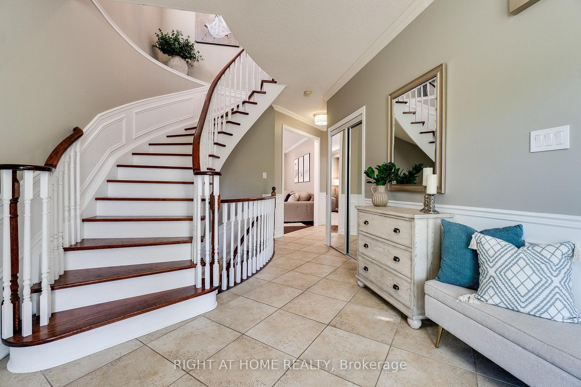 164 Cooke Crescent photo 5