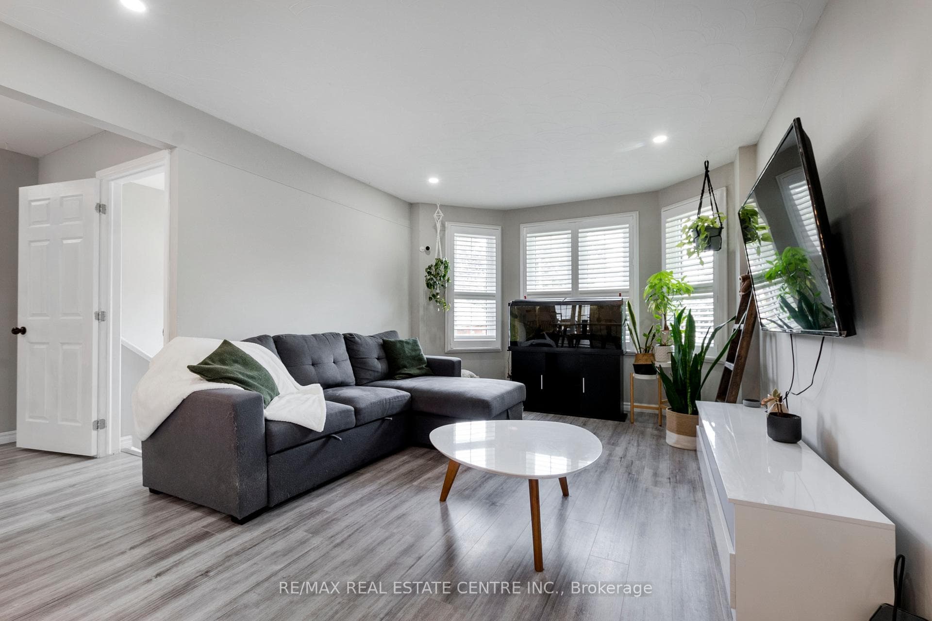 1 Trillium Way photo 6