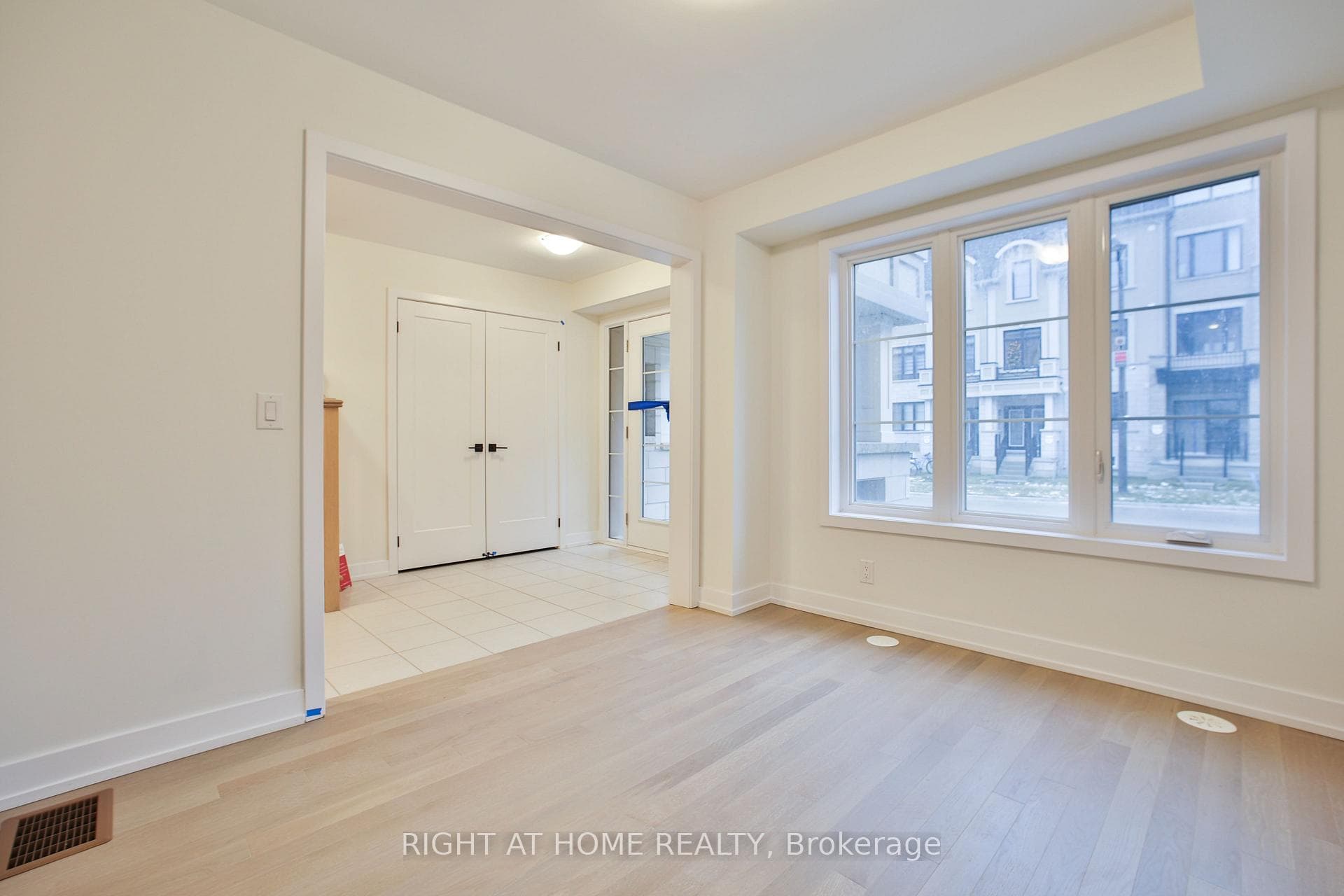 11 Guardhouse Crescent photo 6