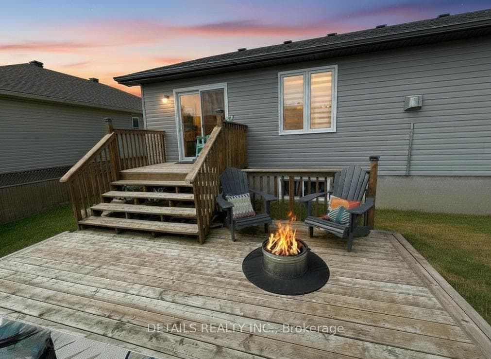139 Raina Way photo 21