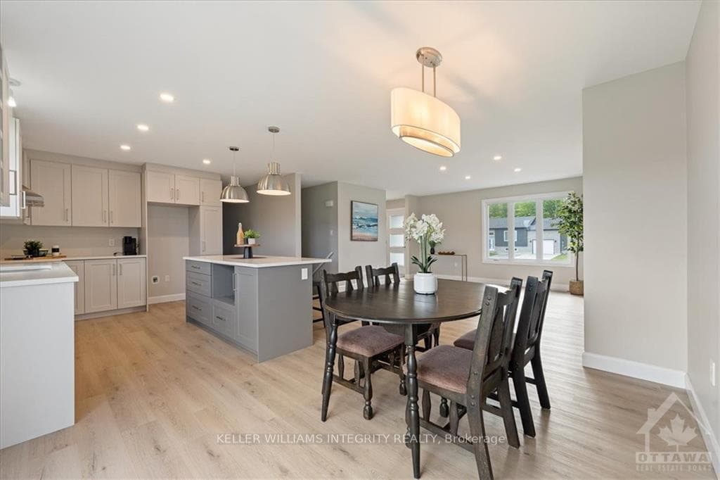 241 ROXANNE Street photo 11