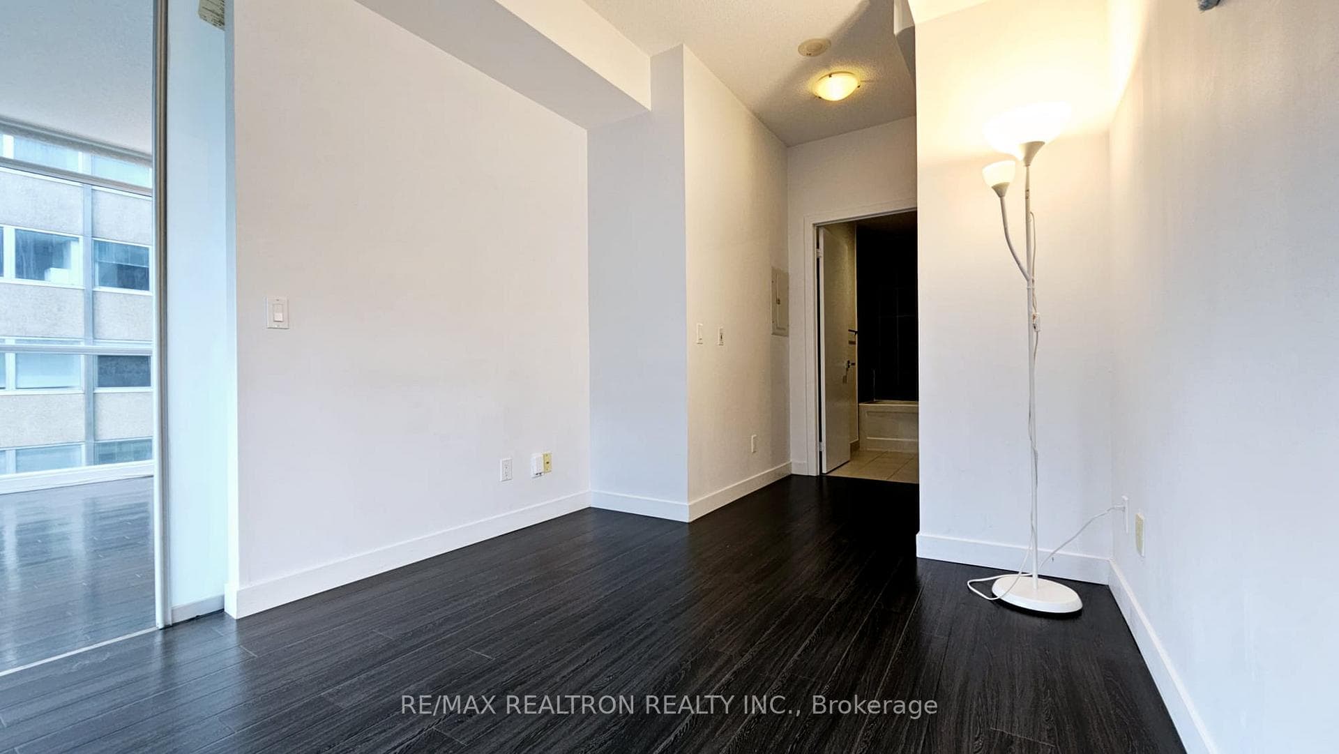 770 Bay Street Unit 712 photo 8