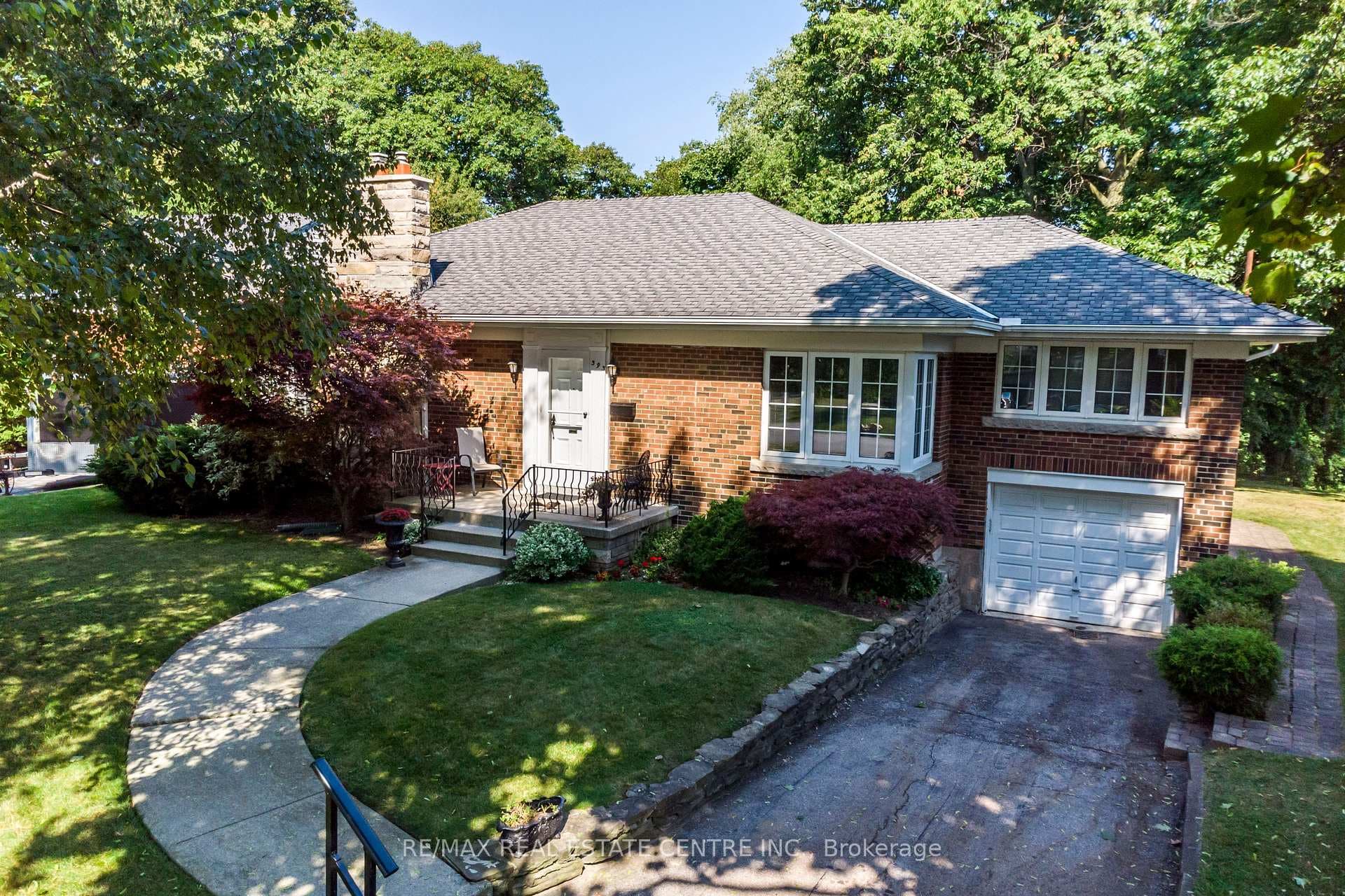 393 River Side Drive photo 1