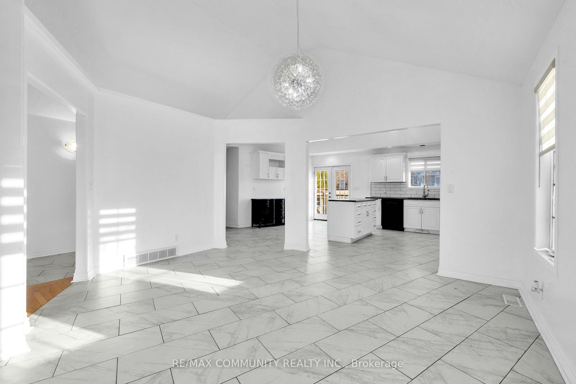 12 Baker Crescent photo 10