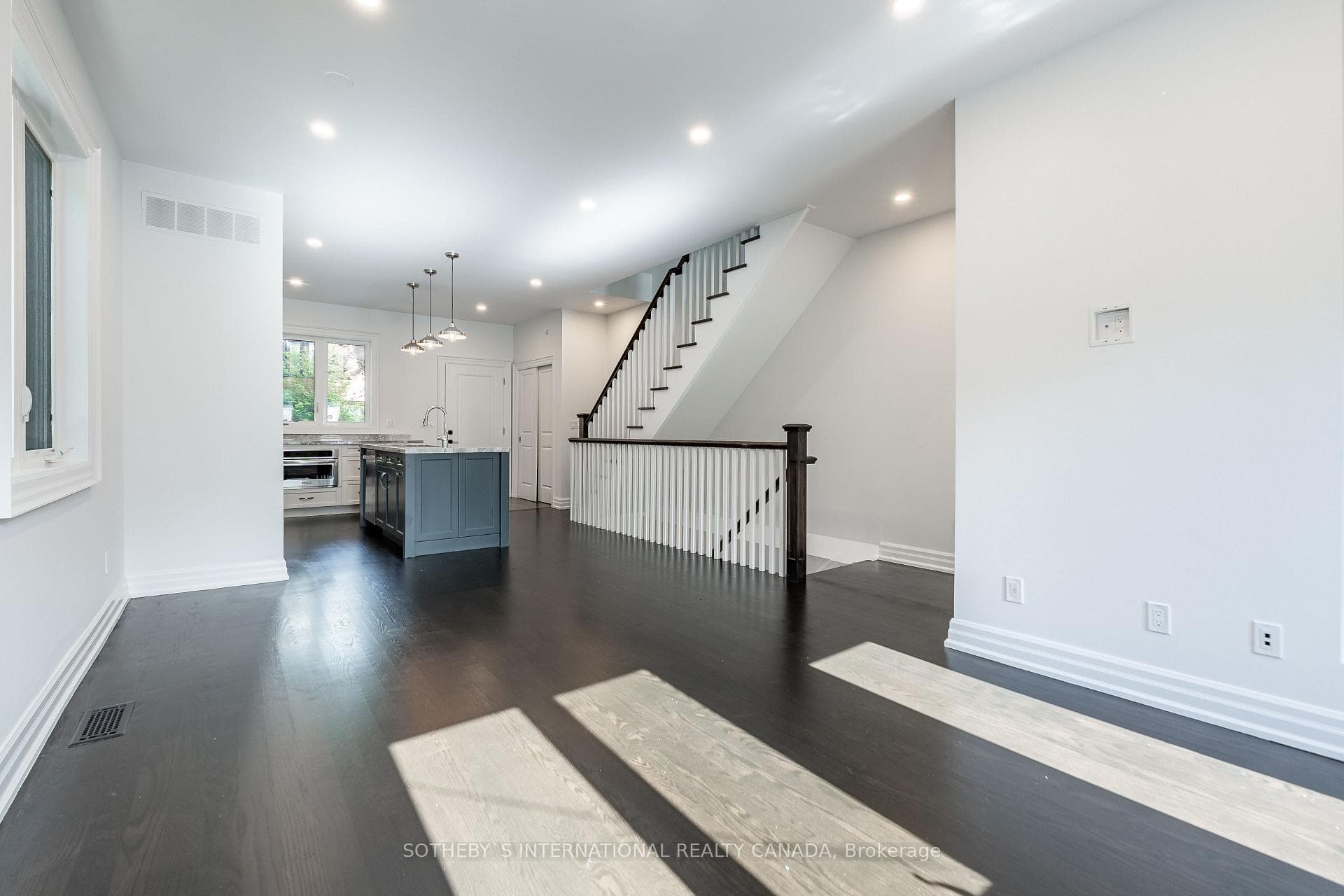 7 Louise Avenue photo 8
