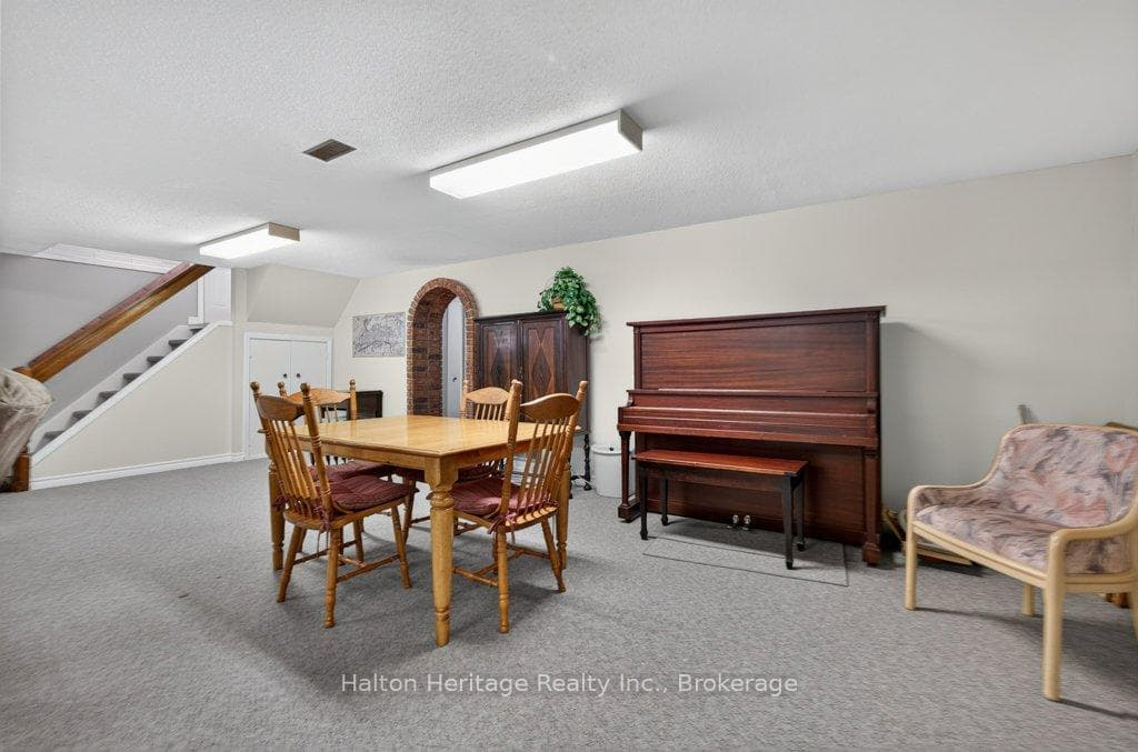 476 East 37th Street photo 33
