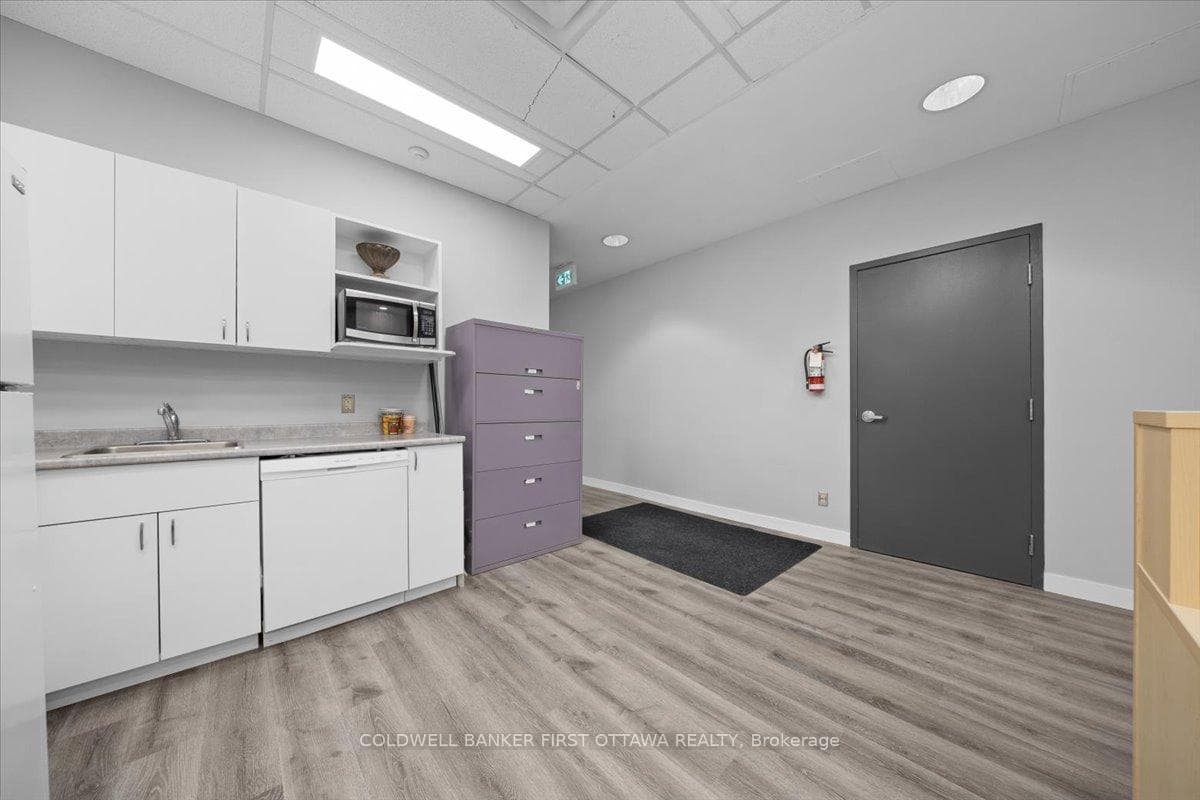 2283 ST LAURENT Boulevard Unit 101 photo 9