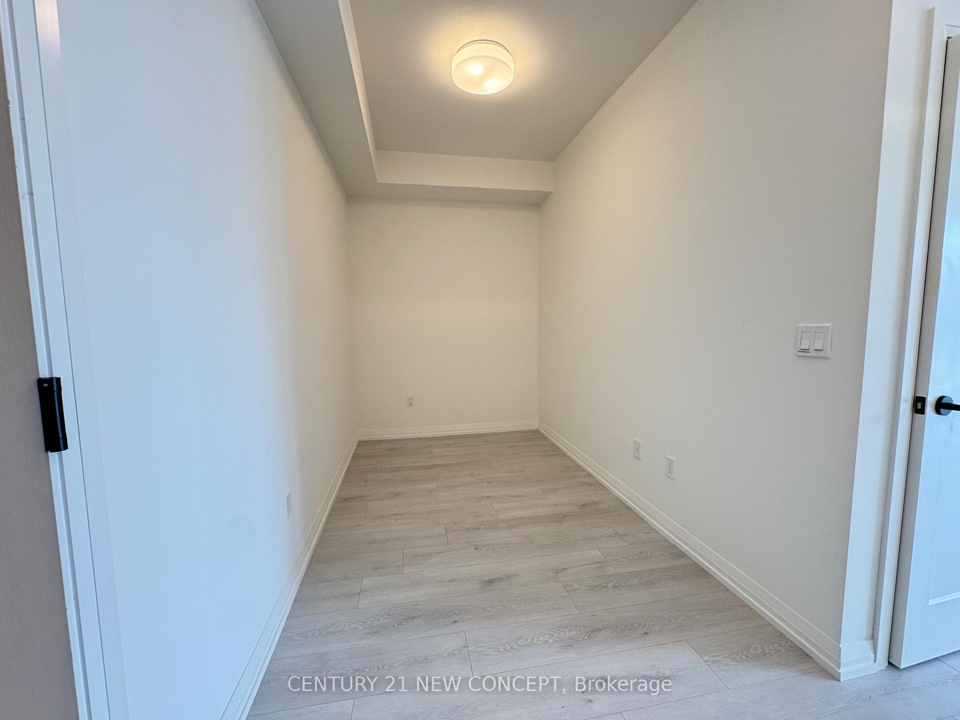 280 Dundas Street Unit 1807 photo 3
