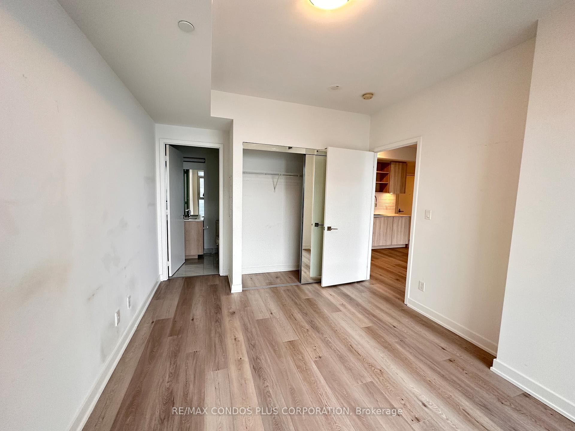 50 Ordnance Street Unit 2512 photo 6