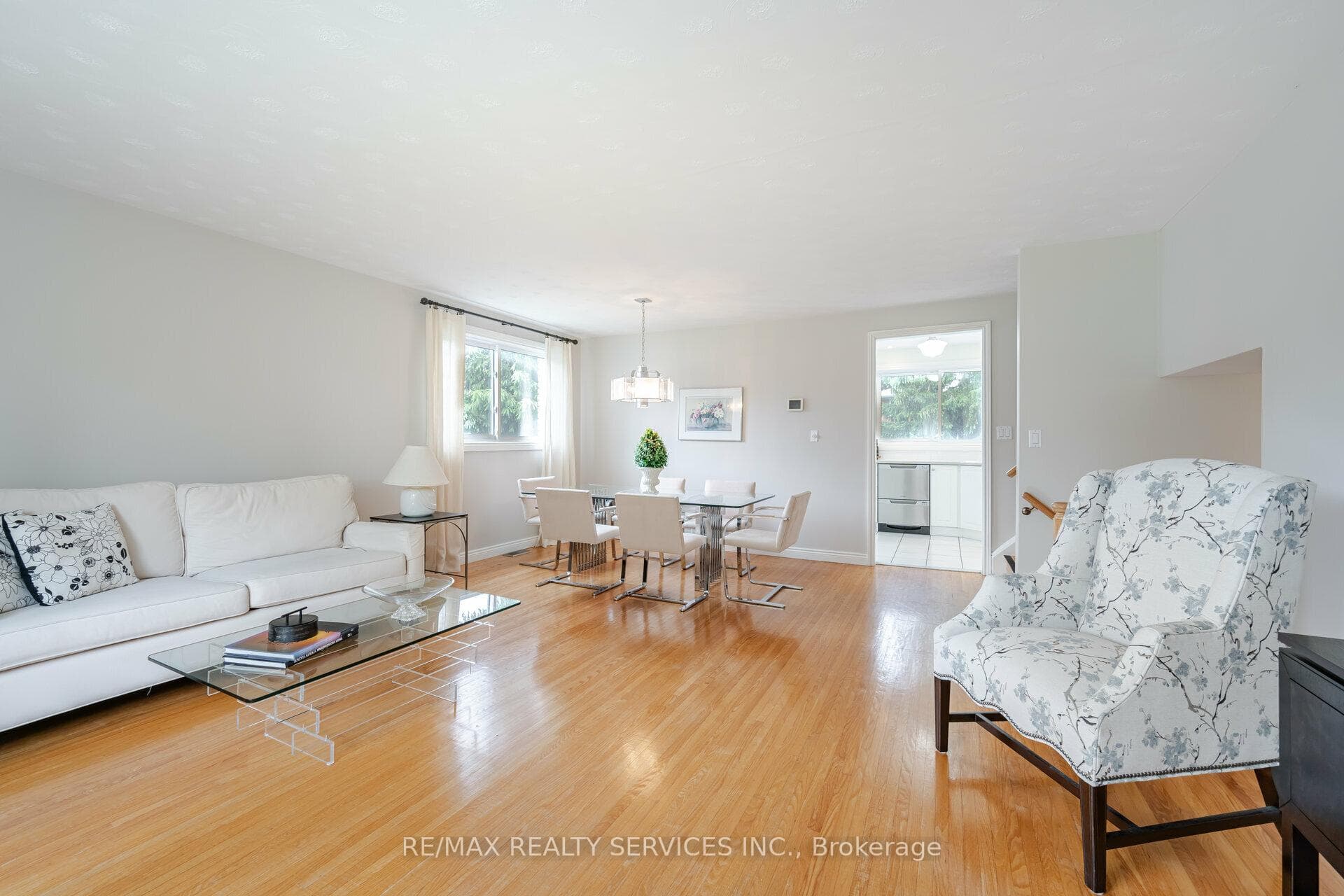 485 Bernhard Crescent photo 6