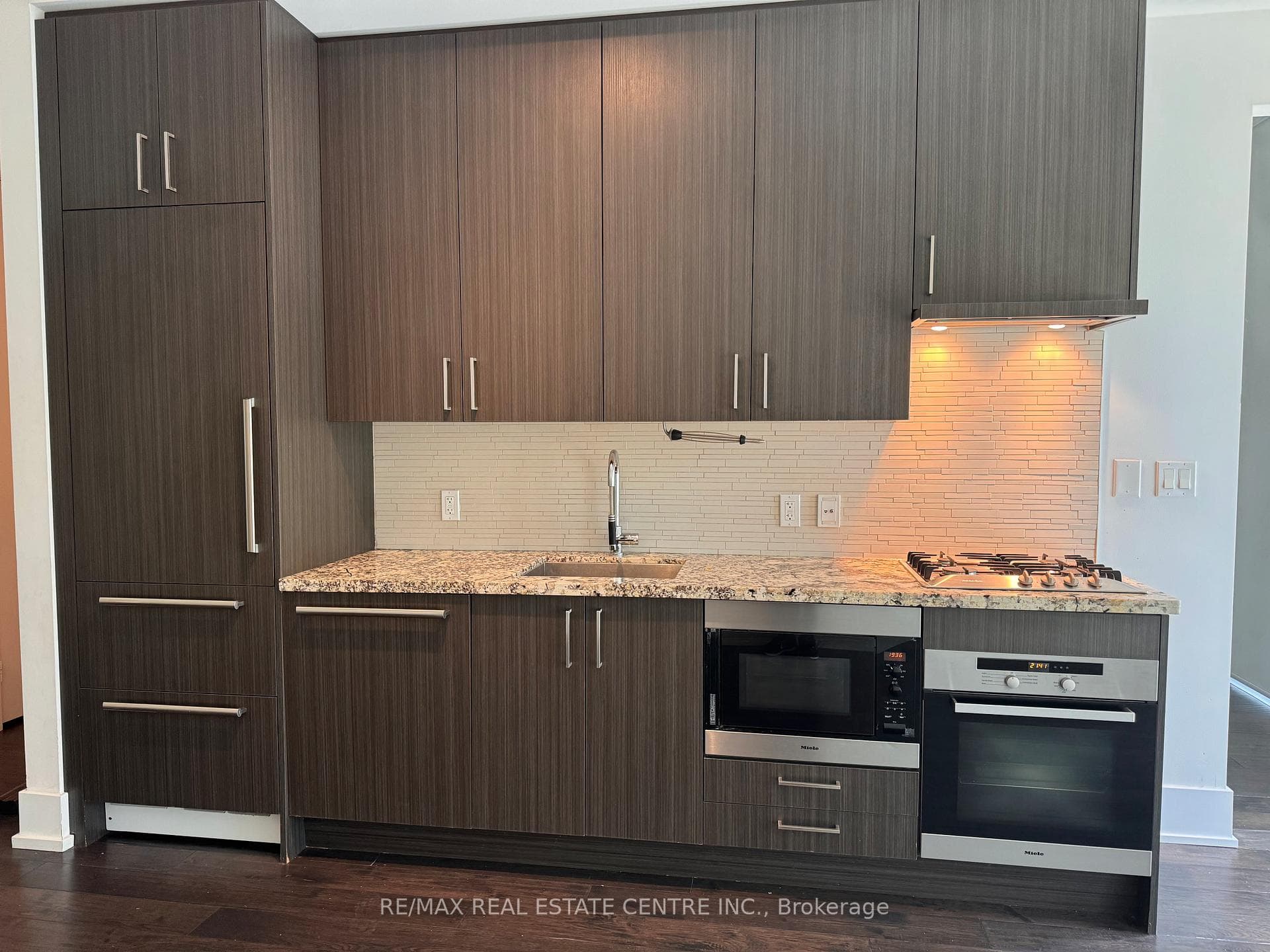 39 Queens Quay Unit 404 photo 6
