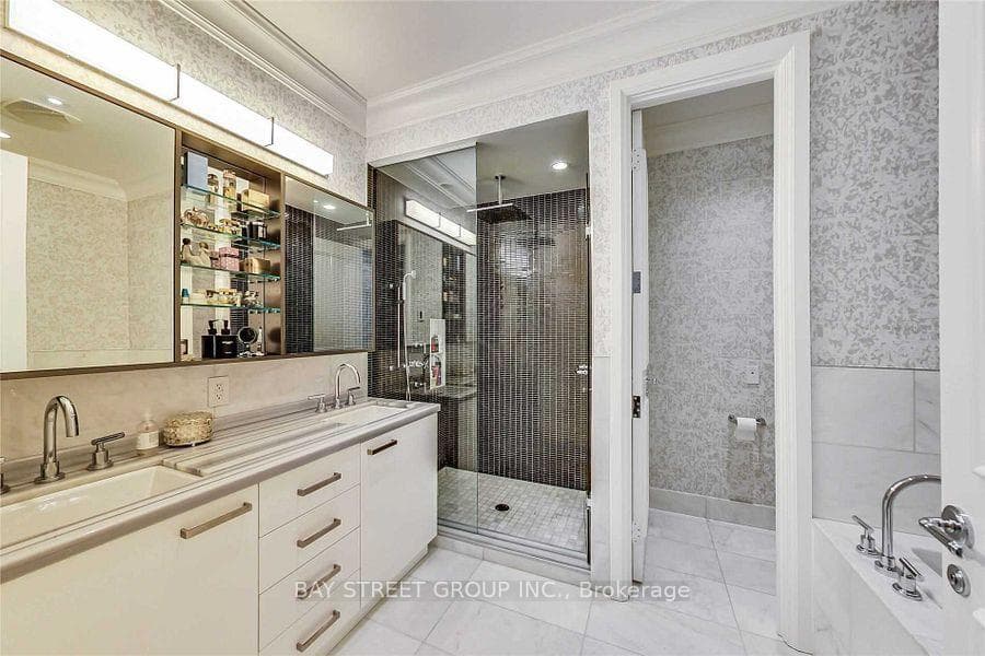311 Bay Street Unit 3703 photo 17