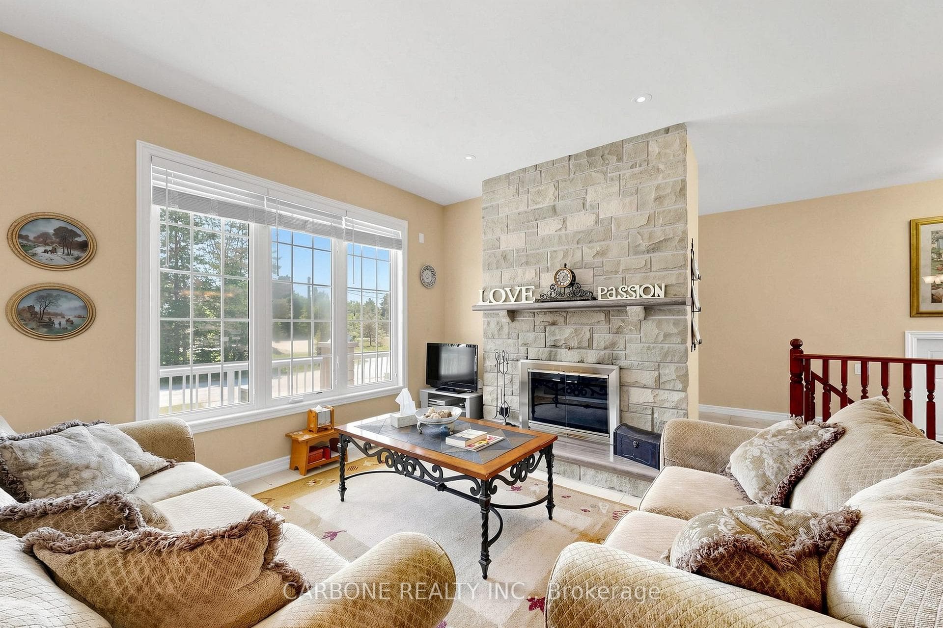 59 Campbell Crescent photo 3