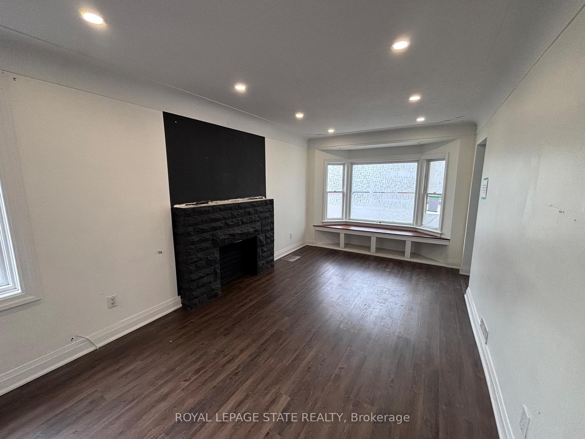 122 Queensdale Avenue photo 5