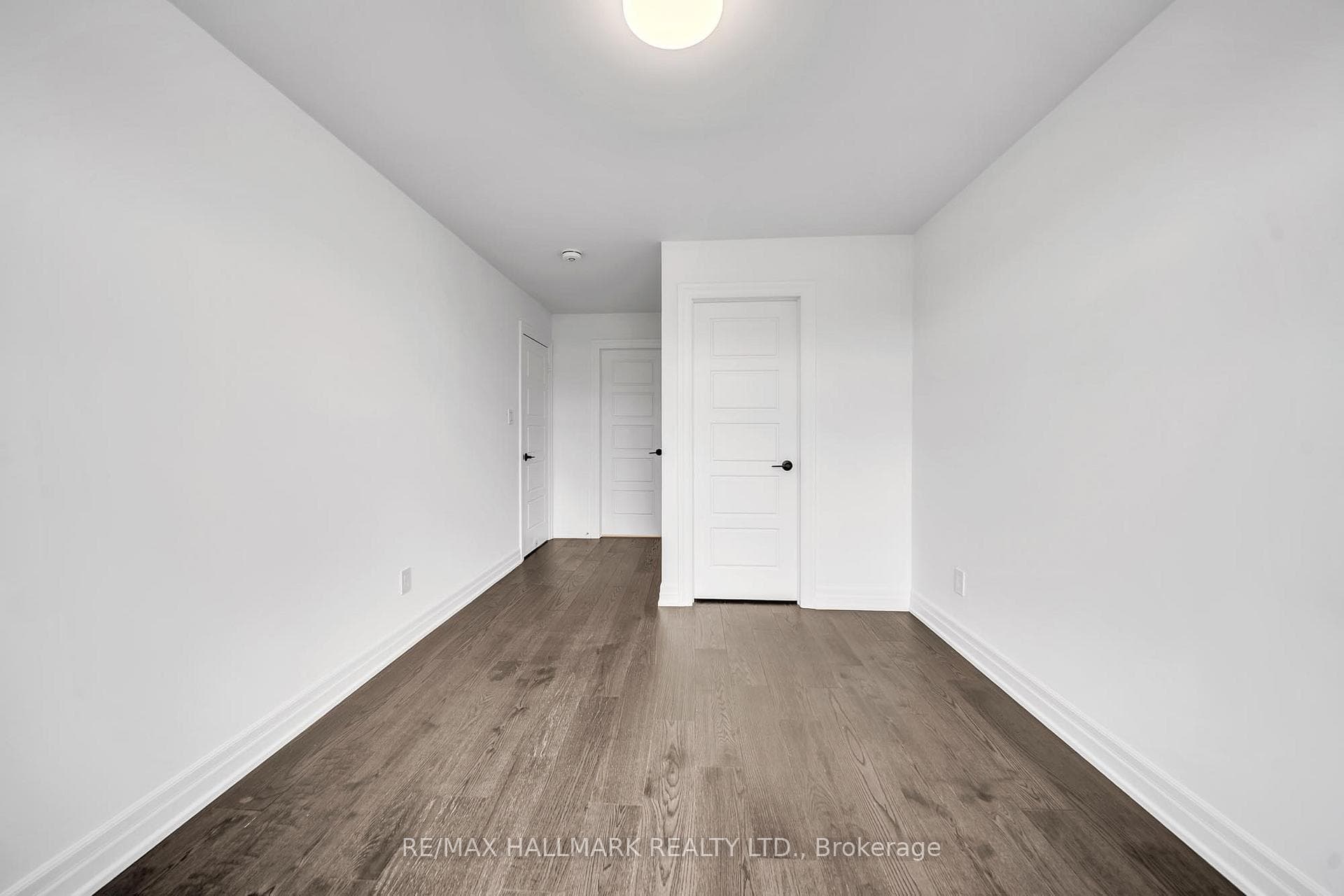 52 Allure Street photo 35