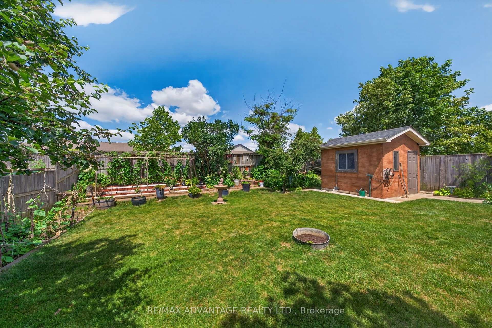 8 Willard Crescent photo 34