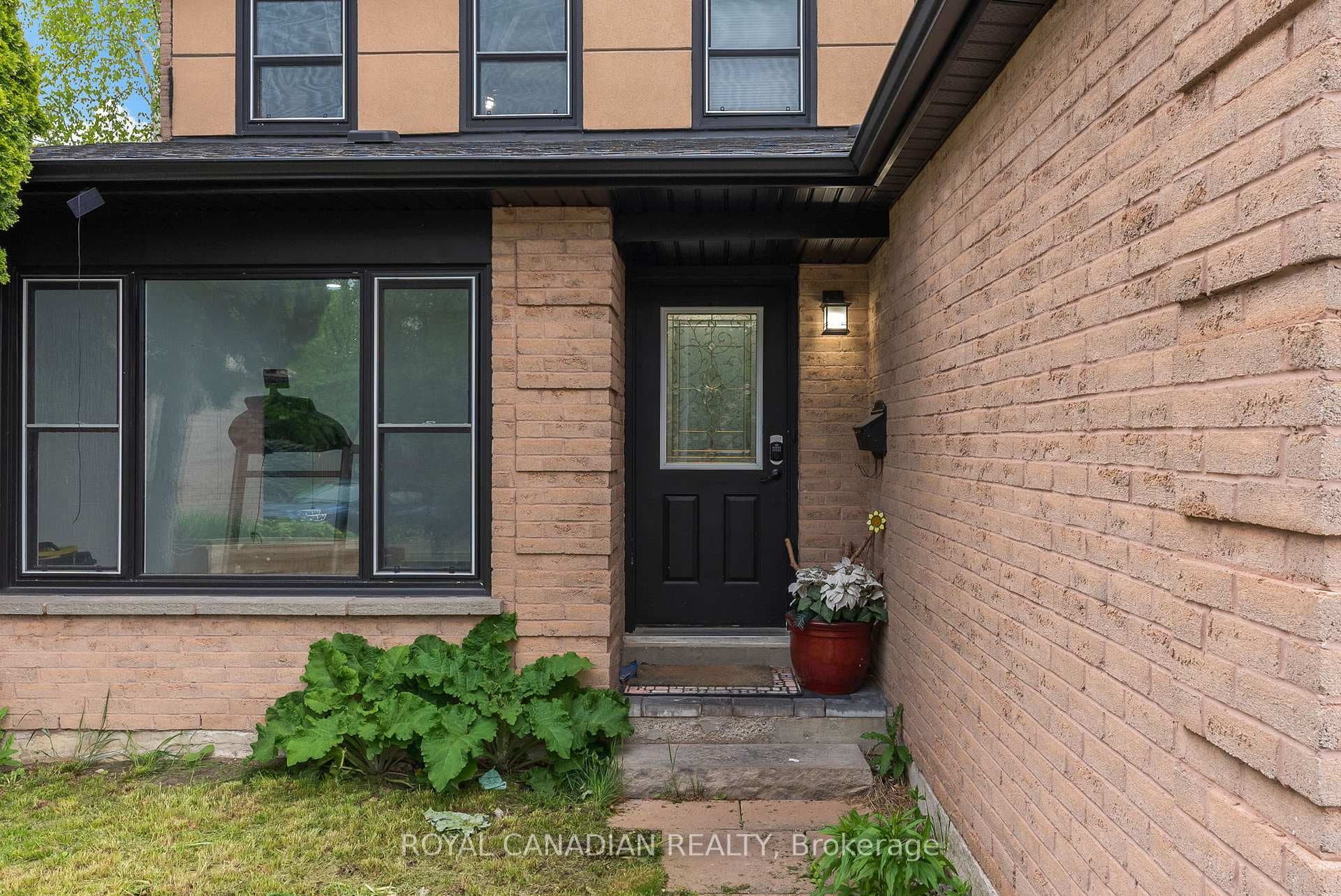 570 Springview Drive photo 3