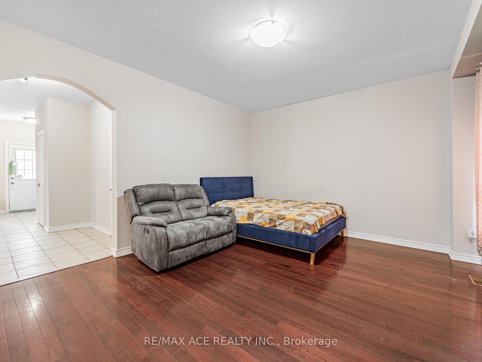 51 Styles Crescent photo 6