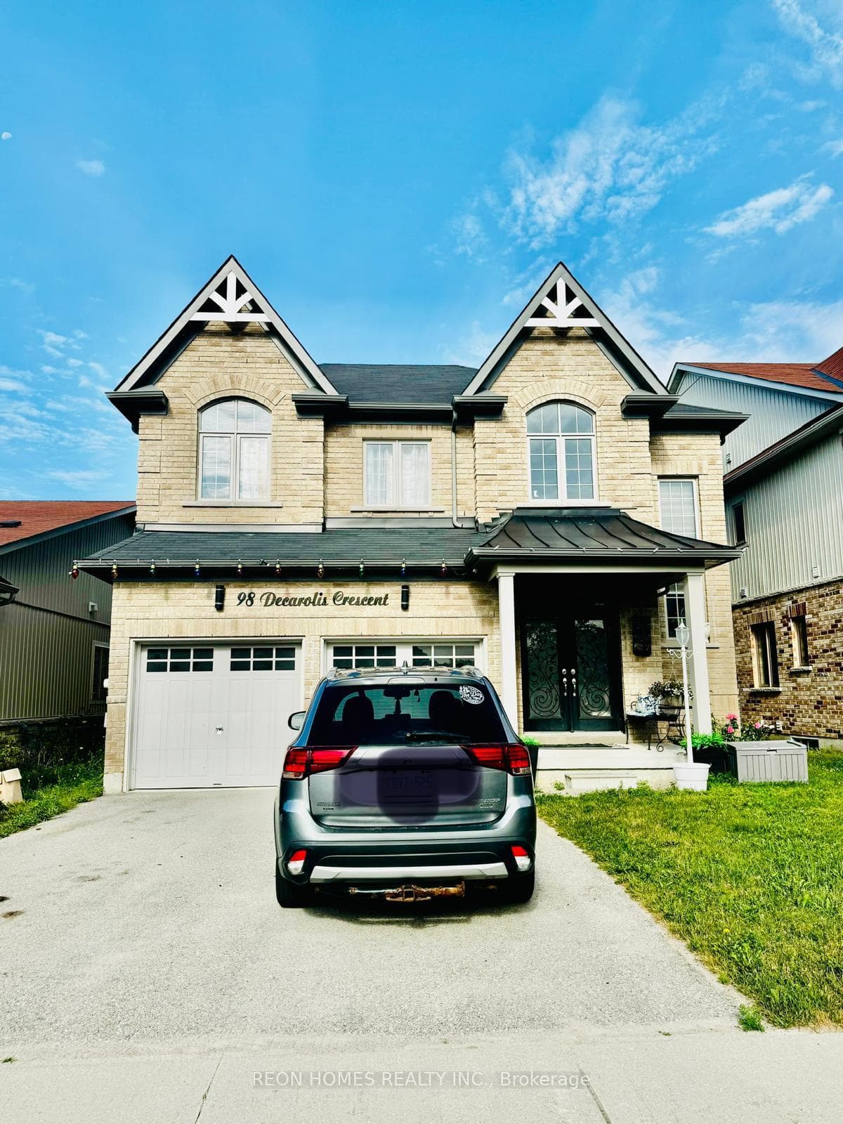 98 Decarolis Crescent photo 1