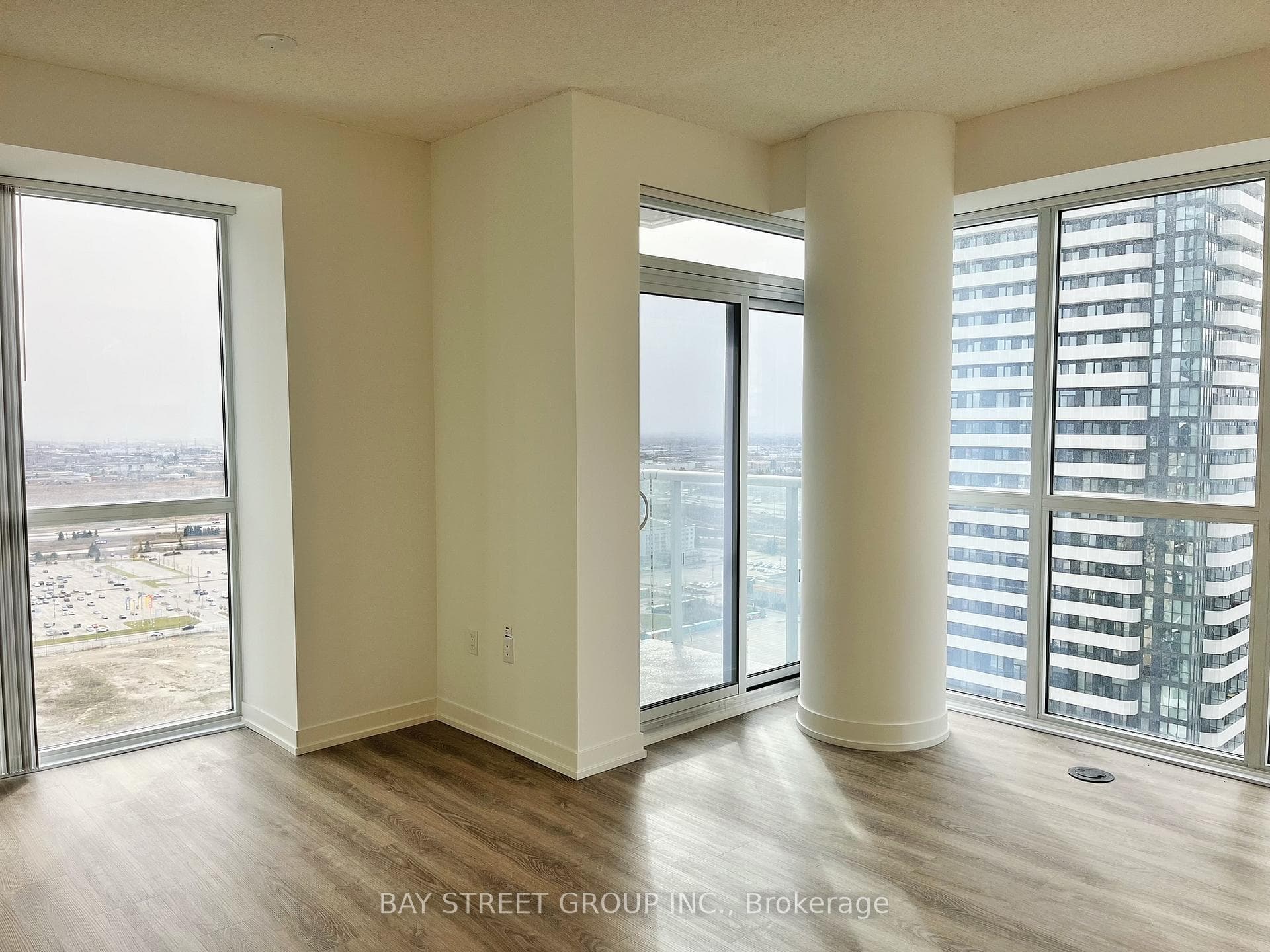8 Interchange Way Unit 2912 photo 12