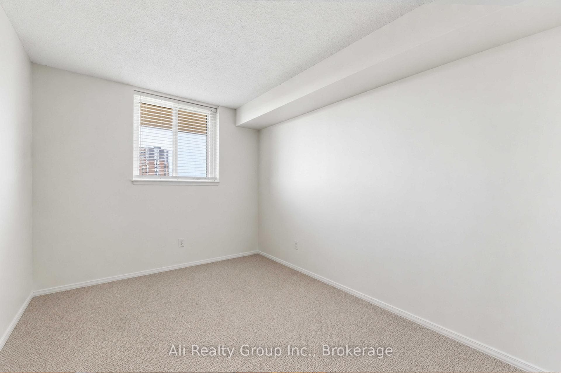 1705 Playfair Drive Unit 610 photo 22
