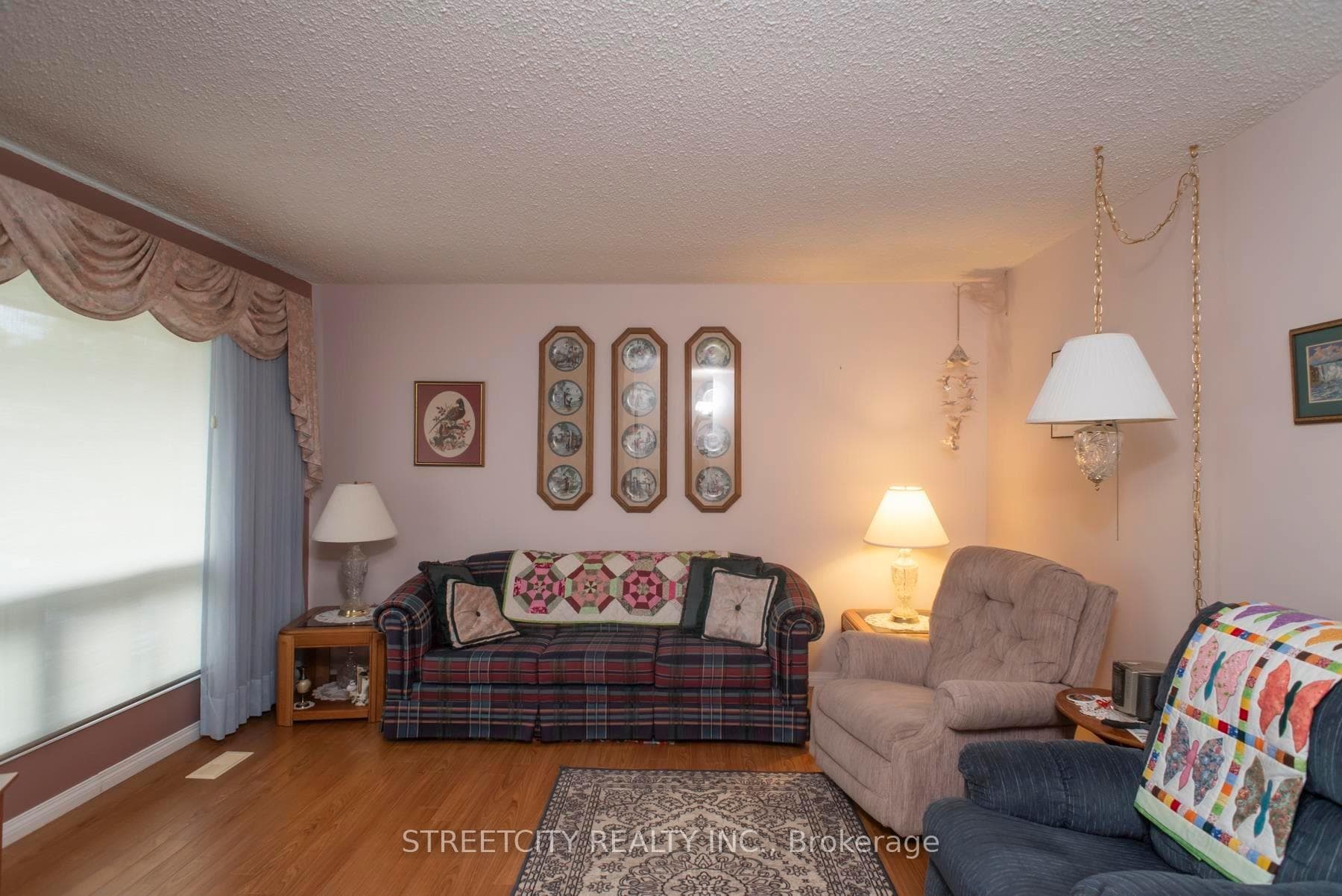 212 County Boulevard photo 8