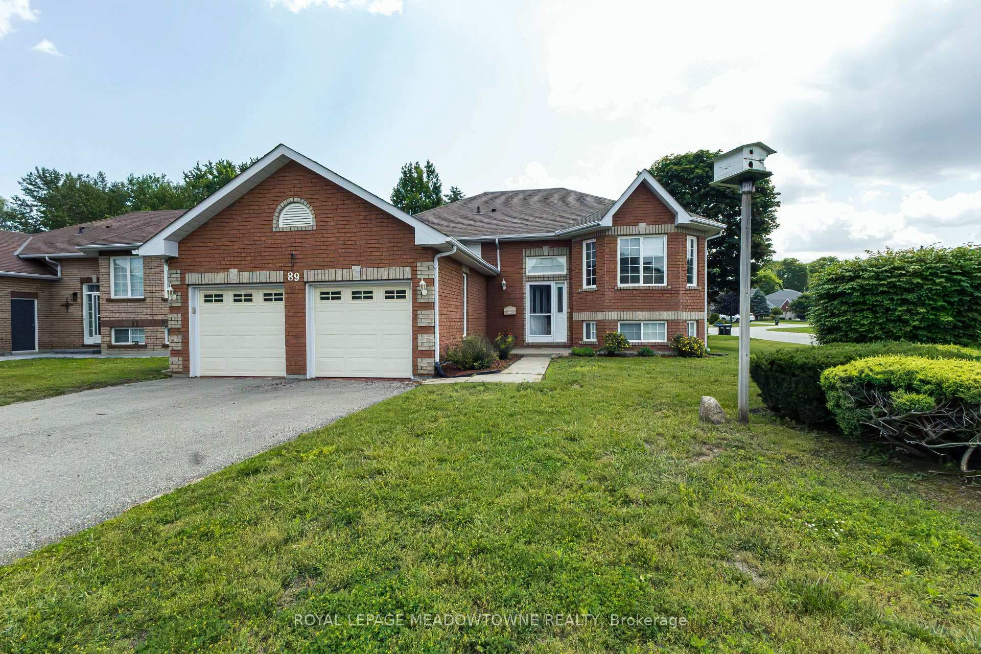 89 Royal Beech Drive photo 1