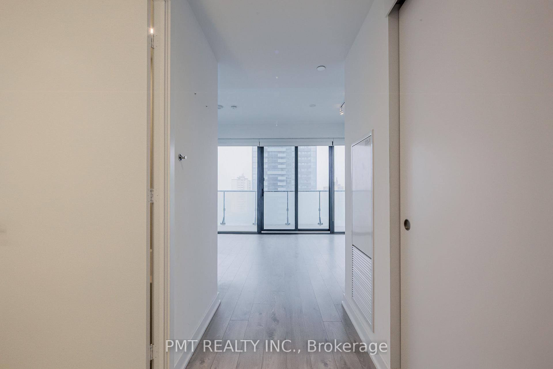 185 Roehampton Avenue Unit 1311 photo 6
