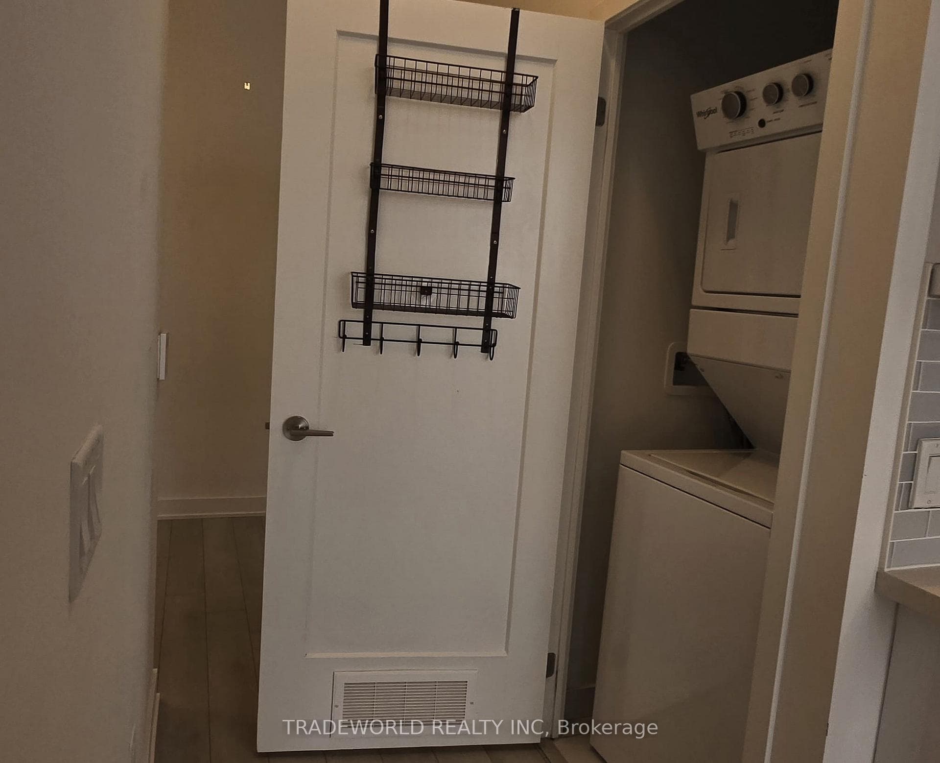 95 Oneida Crescent Unit PH04 photo 17