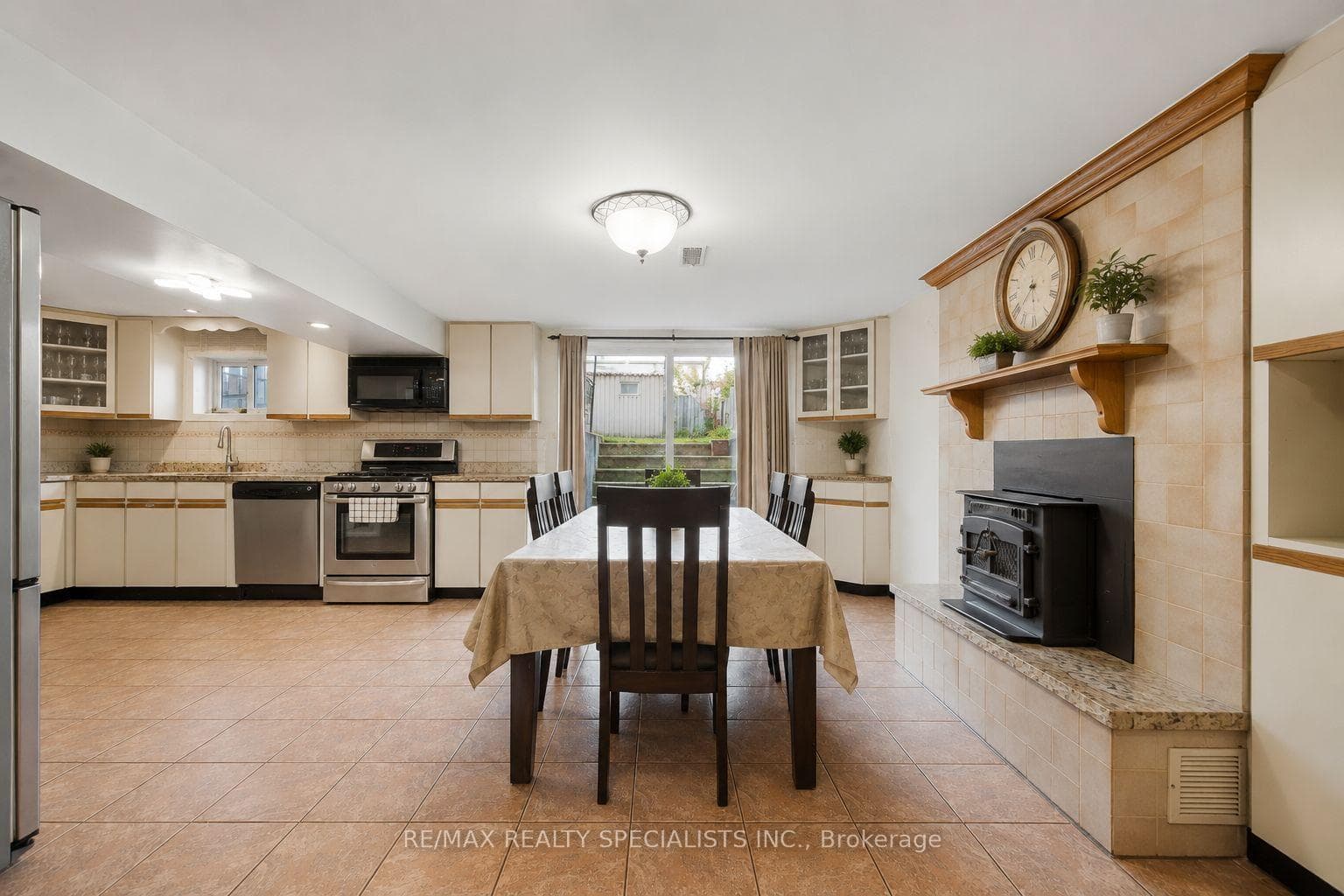 2571 Trident Avenue photo 5
