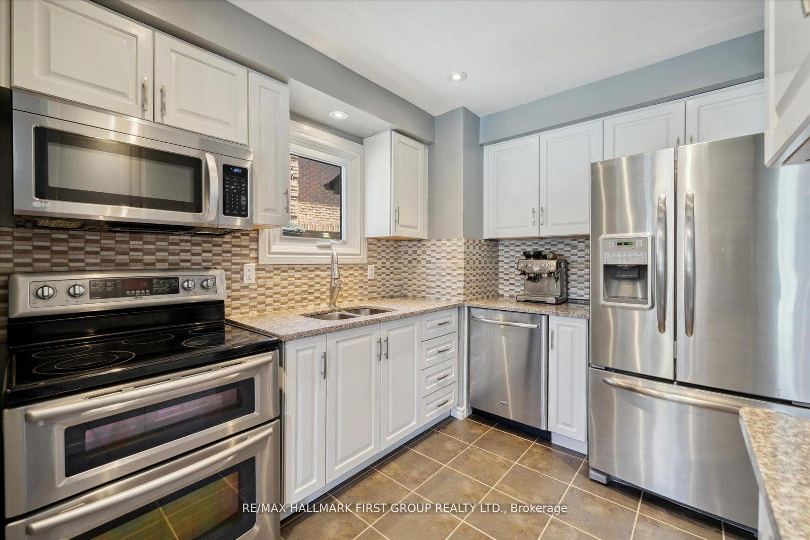 49 Fisher Crescent photo 9