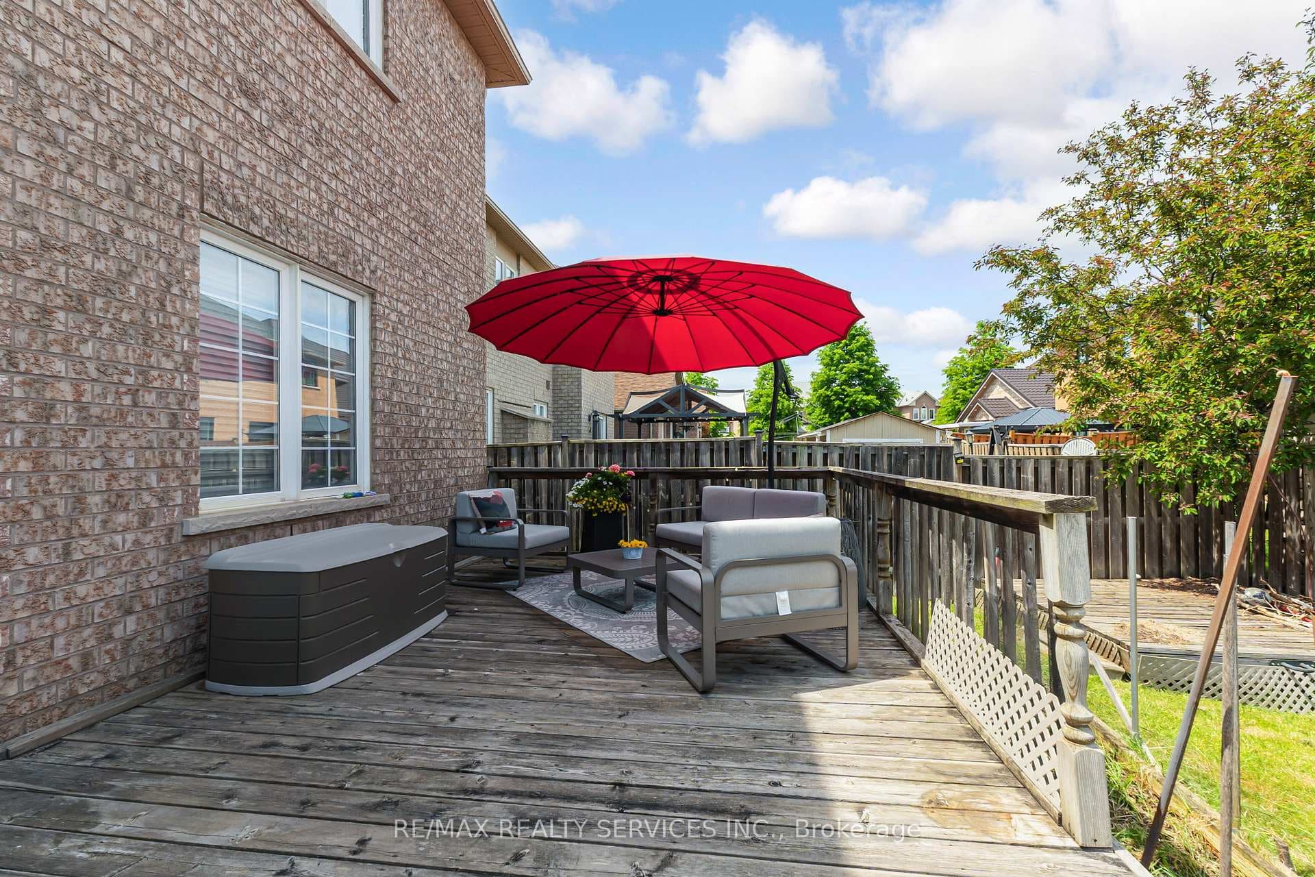 295 Queen Mary Drive photo 42