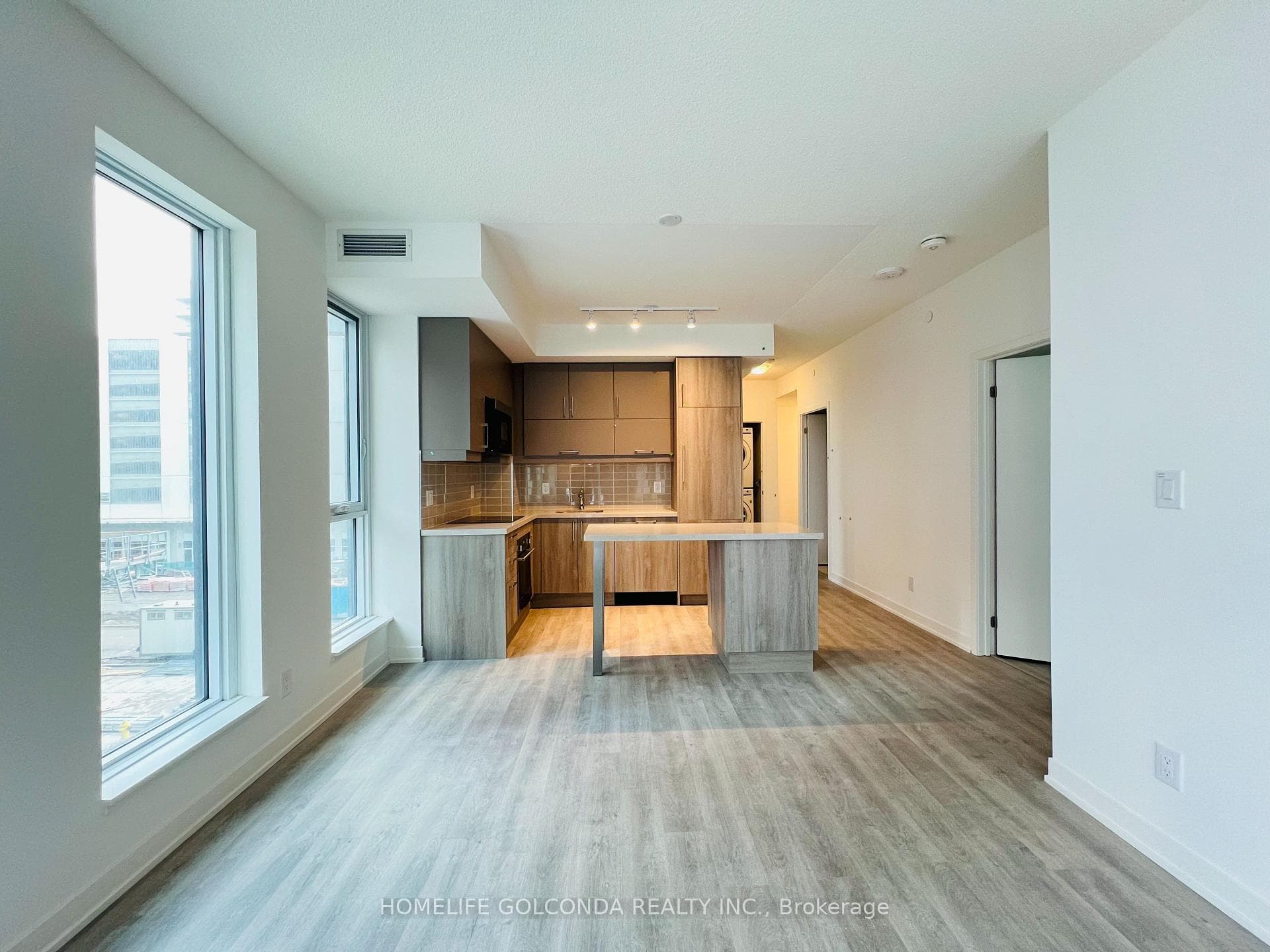 8119 BIRCHMOUNT Road Unit 509 photo 4