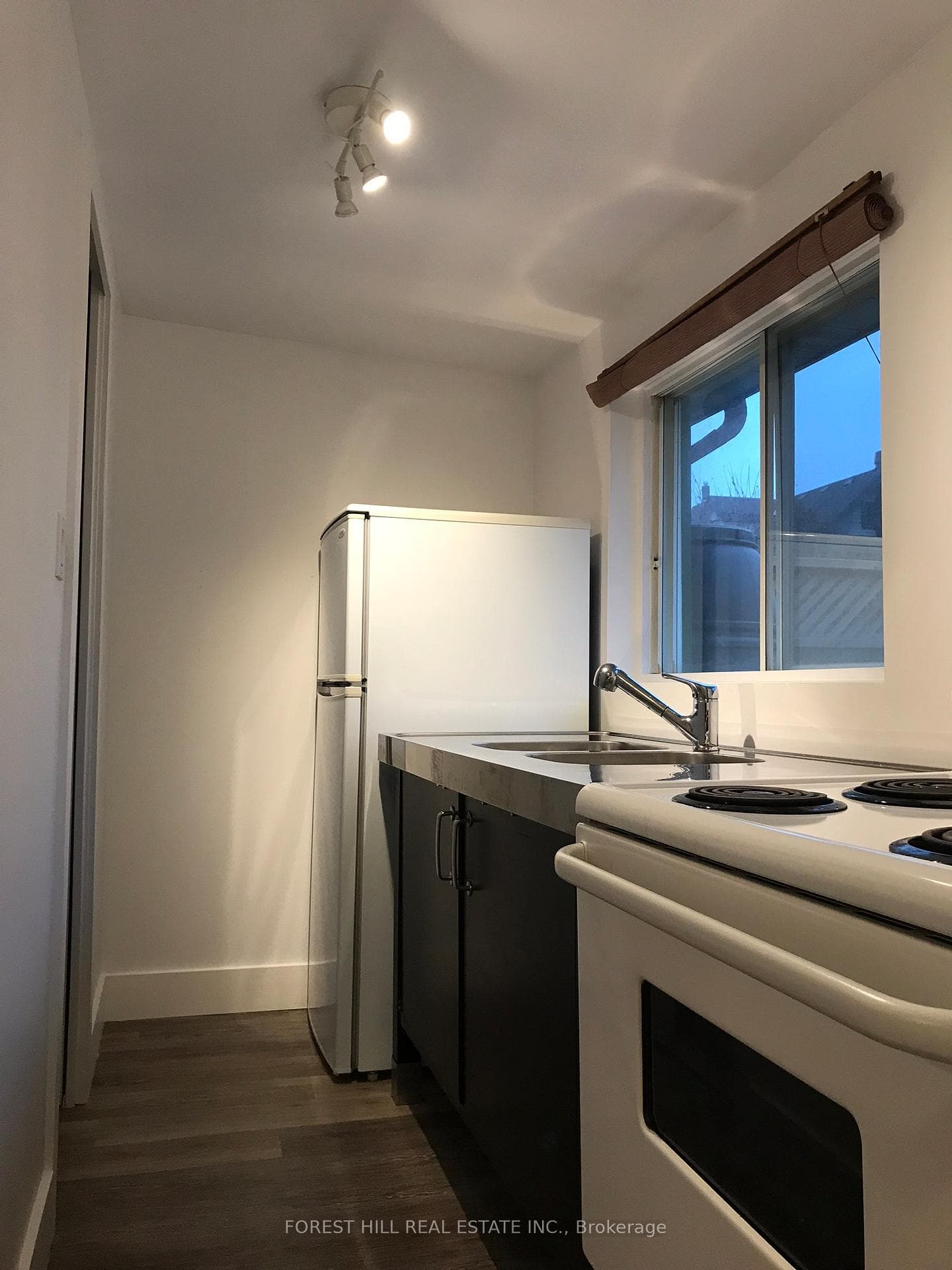 48 Rowntree Avenue Unit Rear Apt photo 7