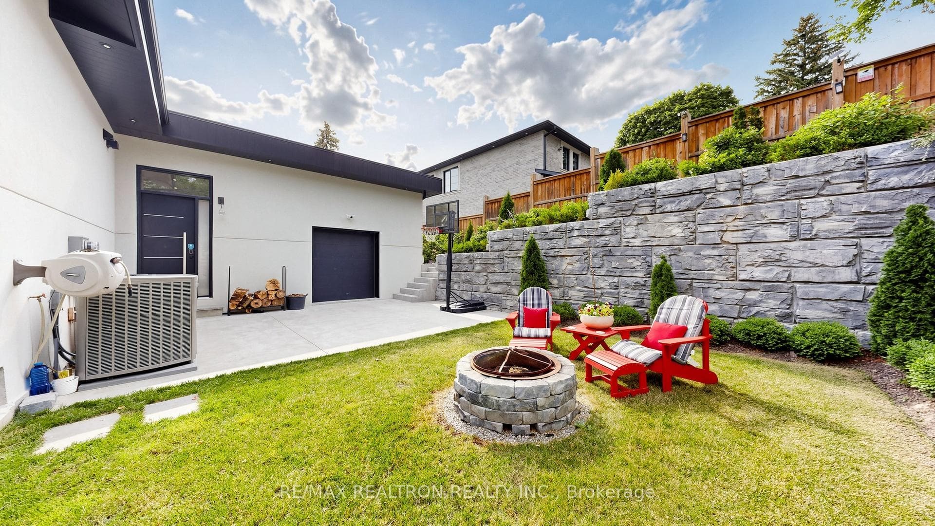 116 Laurentide Drive photo 45
